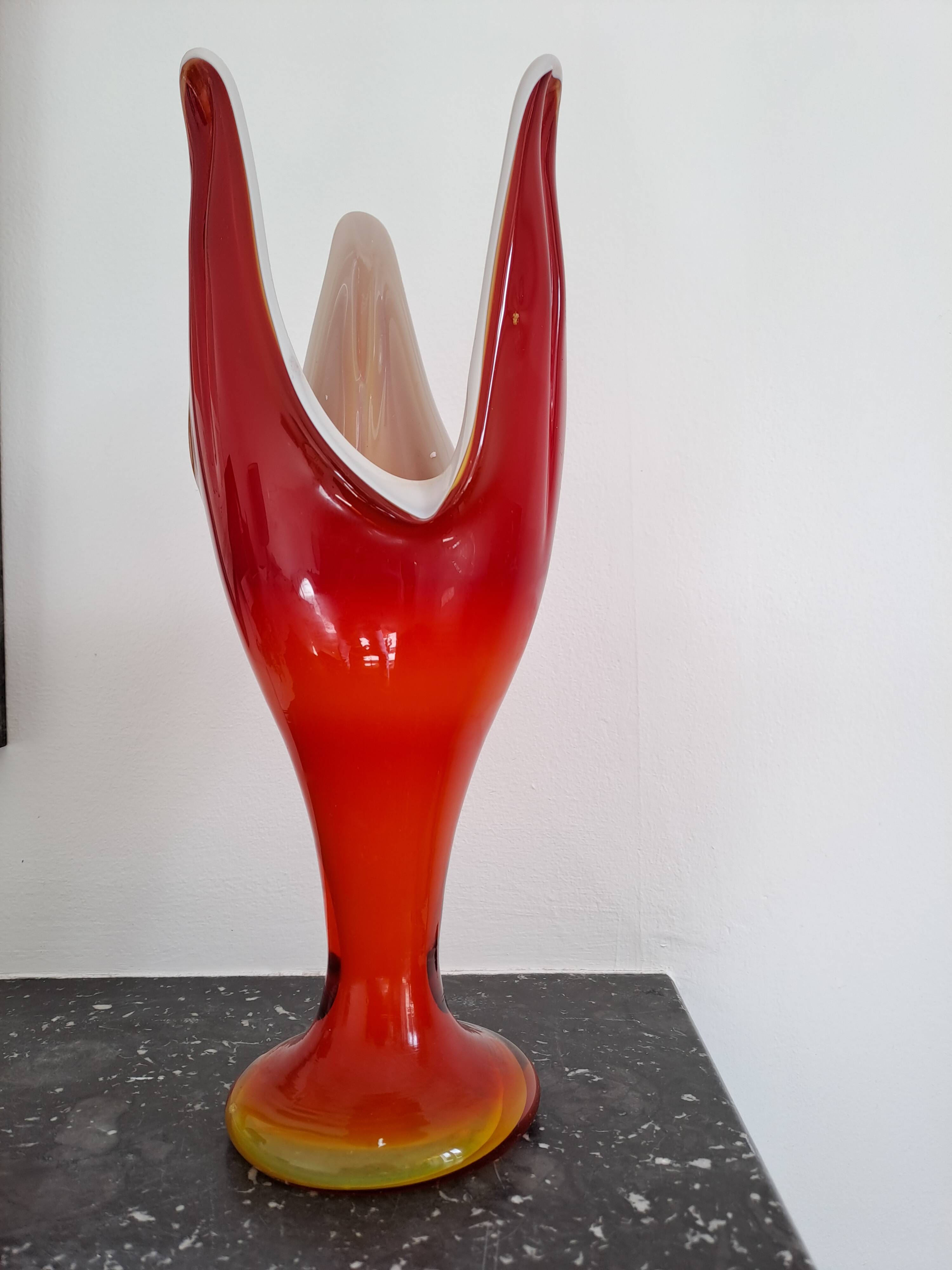 1970s tulip-shaped designer vase, red-orange blown glass, Dragan Drobnjak