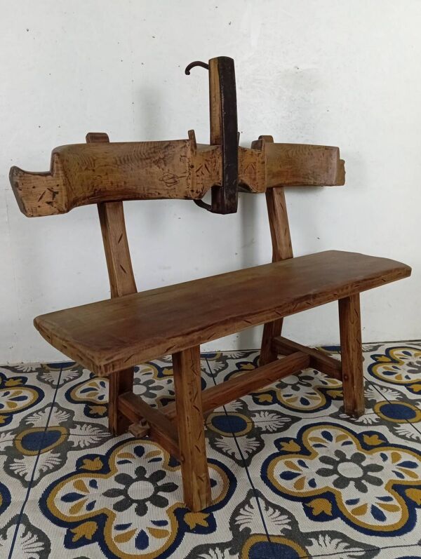 Banc brutaliste dossier joug de bœuf