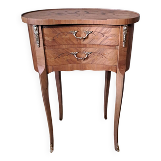 Table de chevet "rognon" en marqueterie style Louis XV