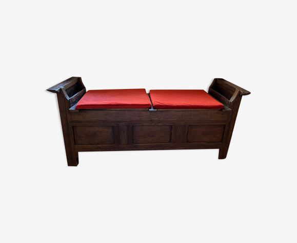 Chest bench