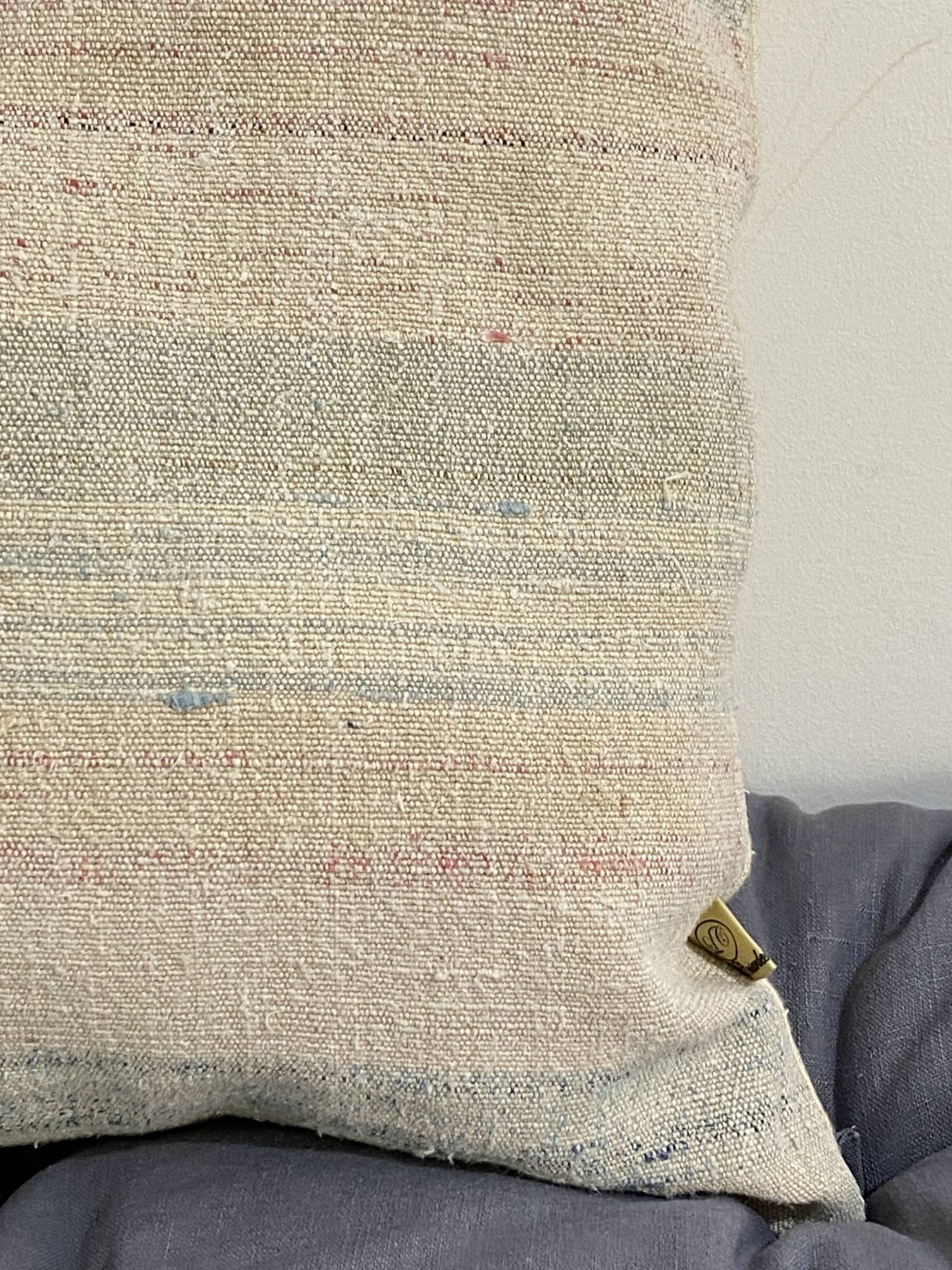 Coussin artisanal en toile ancienne style Kilim