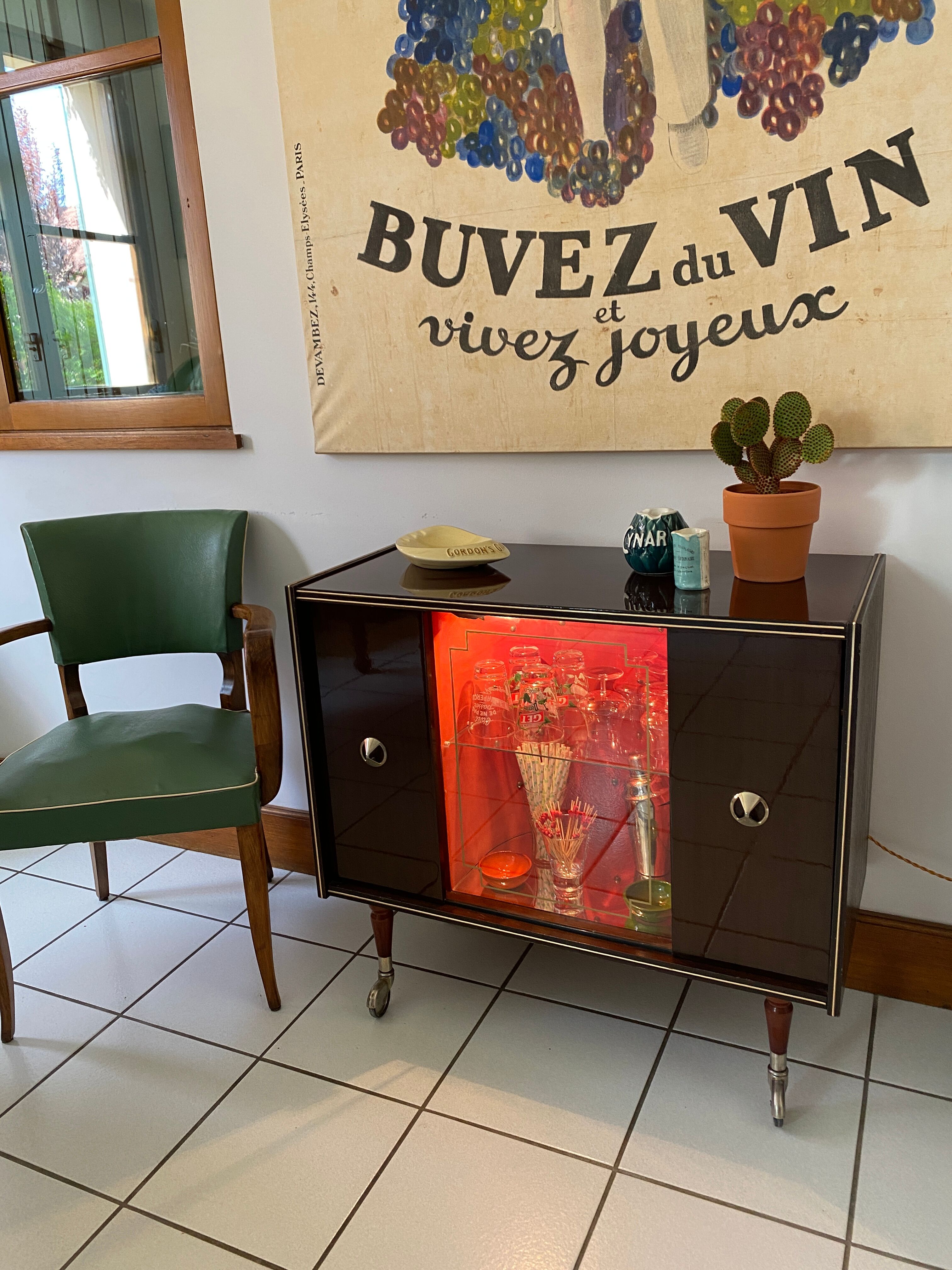 Illuminated window bar