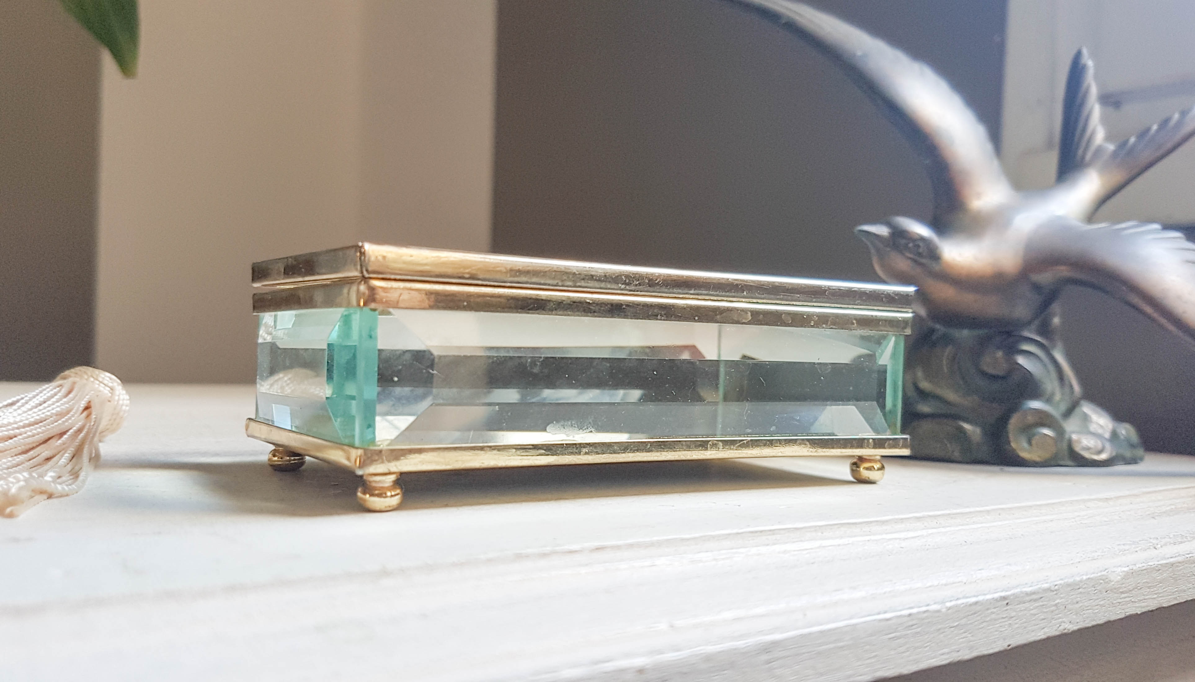 Glass jewelry box