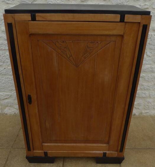 Furniture with an art deco door with 2 solid wood interior shelves – Completely revamped
