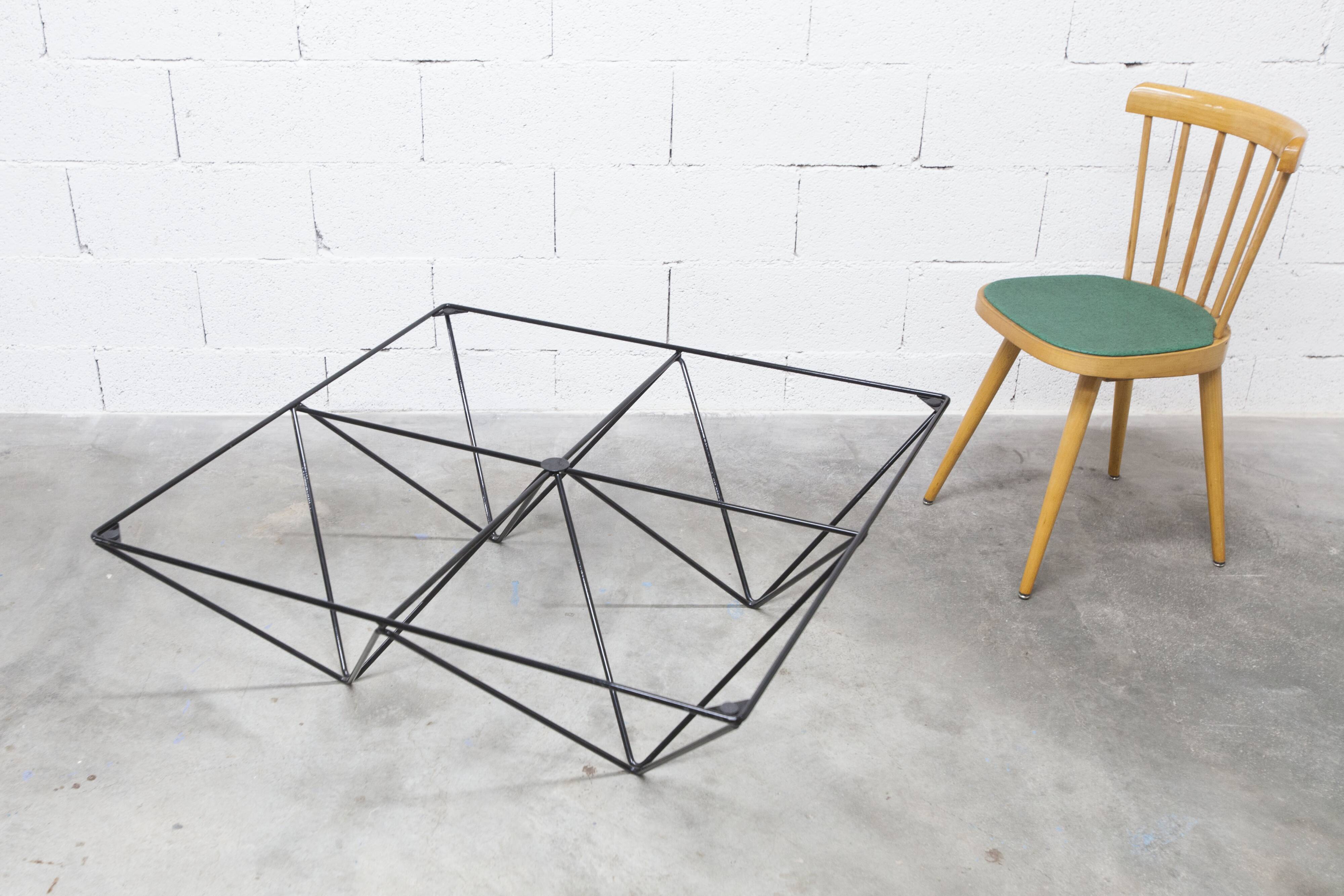 Coffee table 100x100cm in very good condition, 1980.