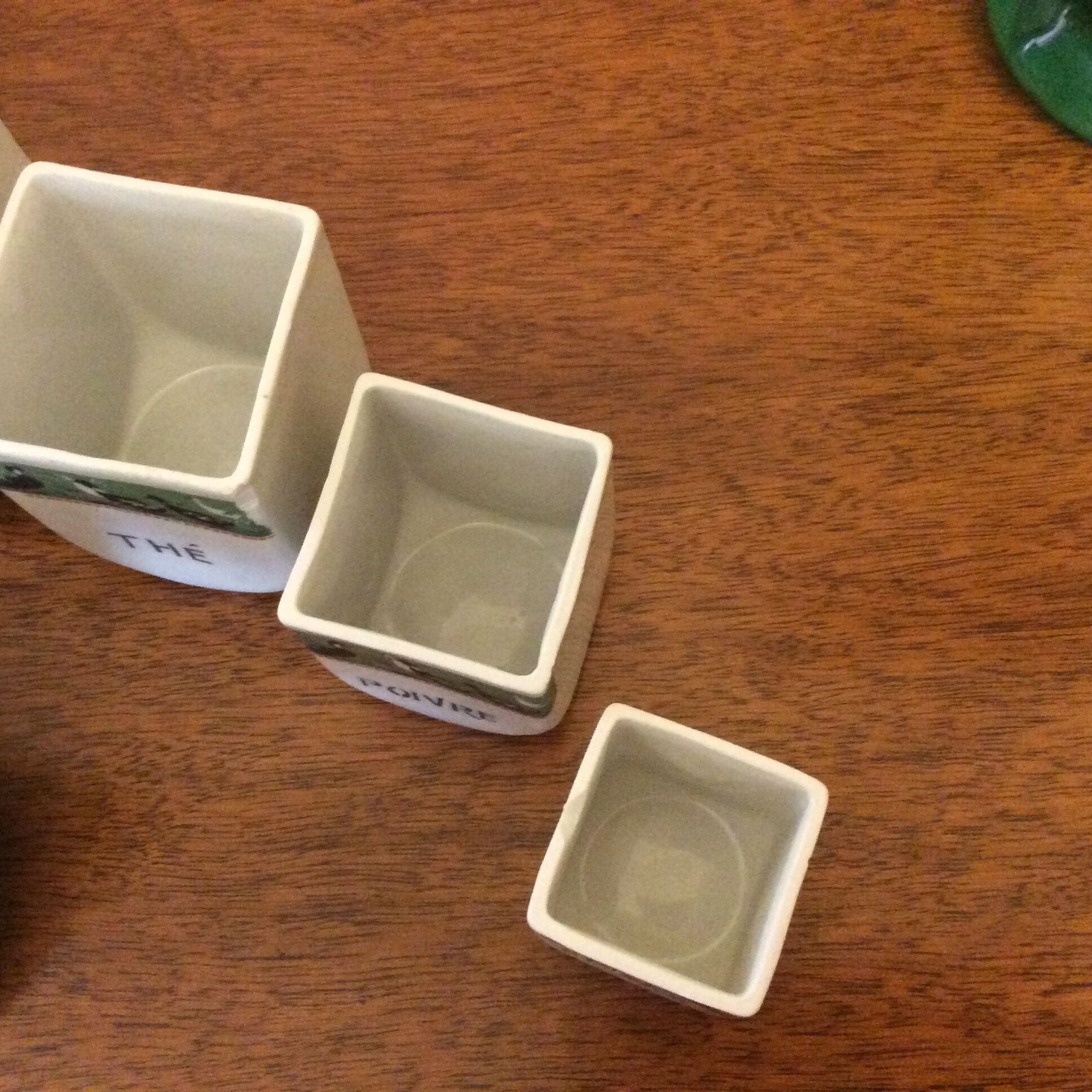 Set of 6 old pots with 3 trundle lids