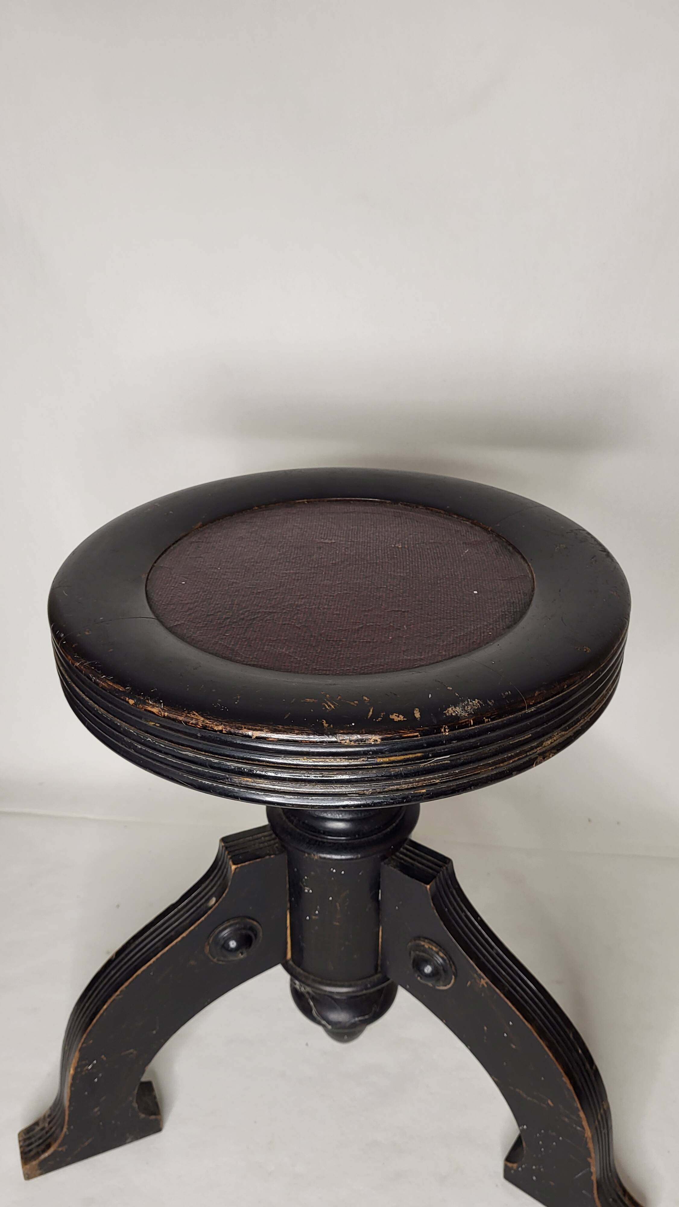 Napoleon III piano stool