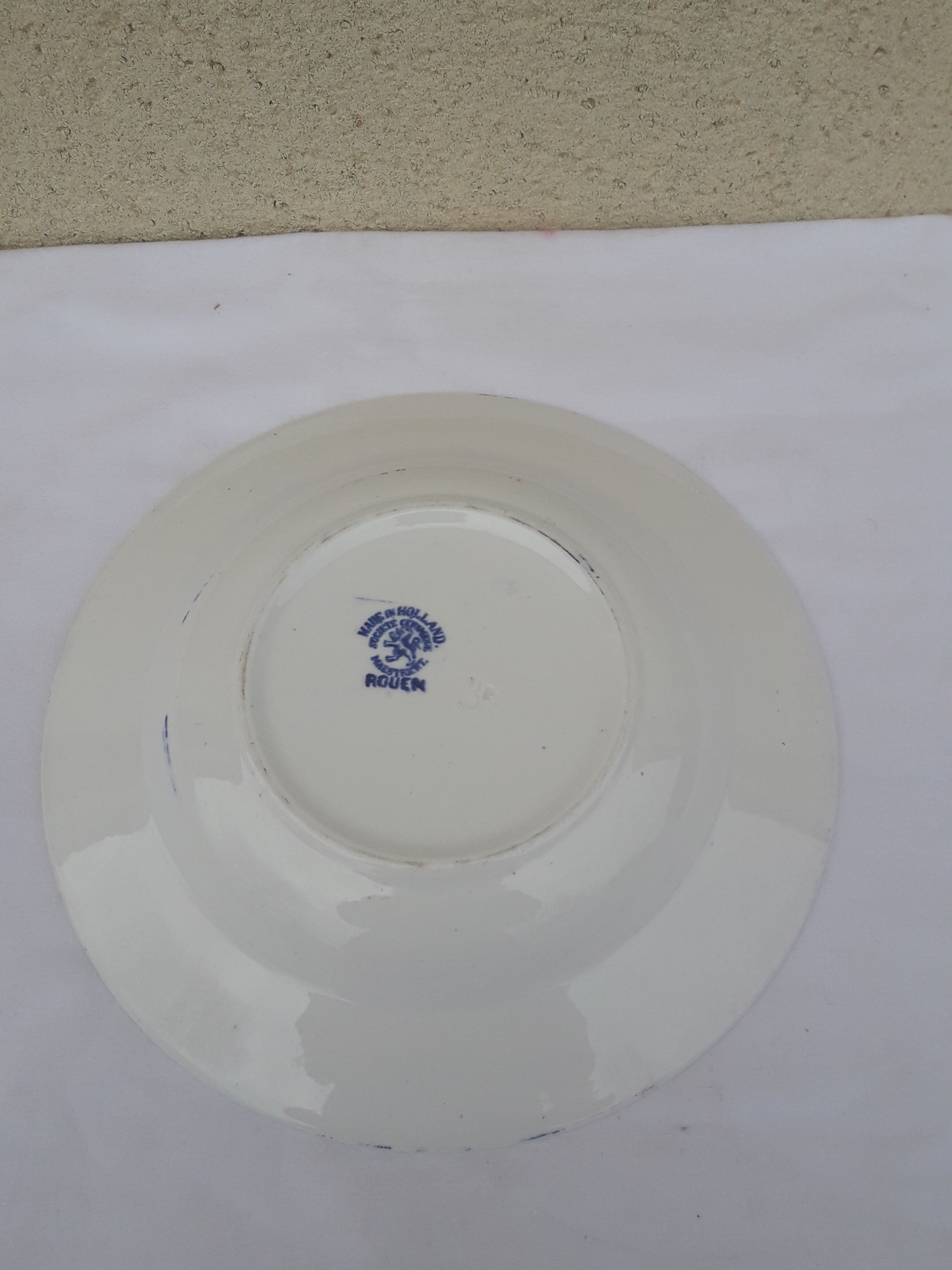 Hollow plate made in Holland model Rouen diam 23 cm