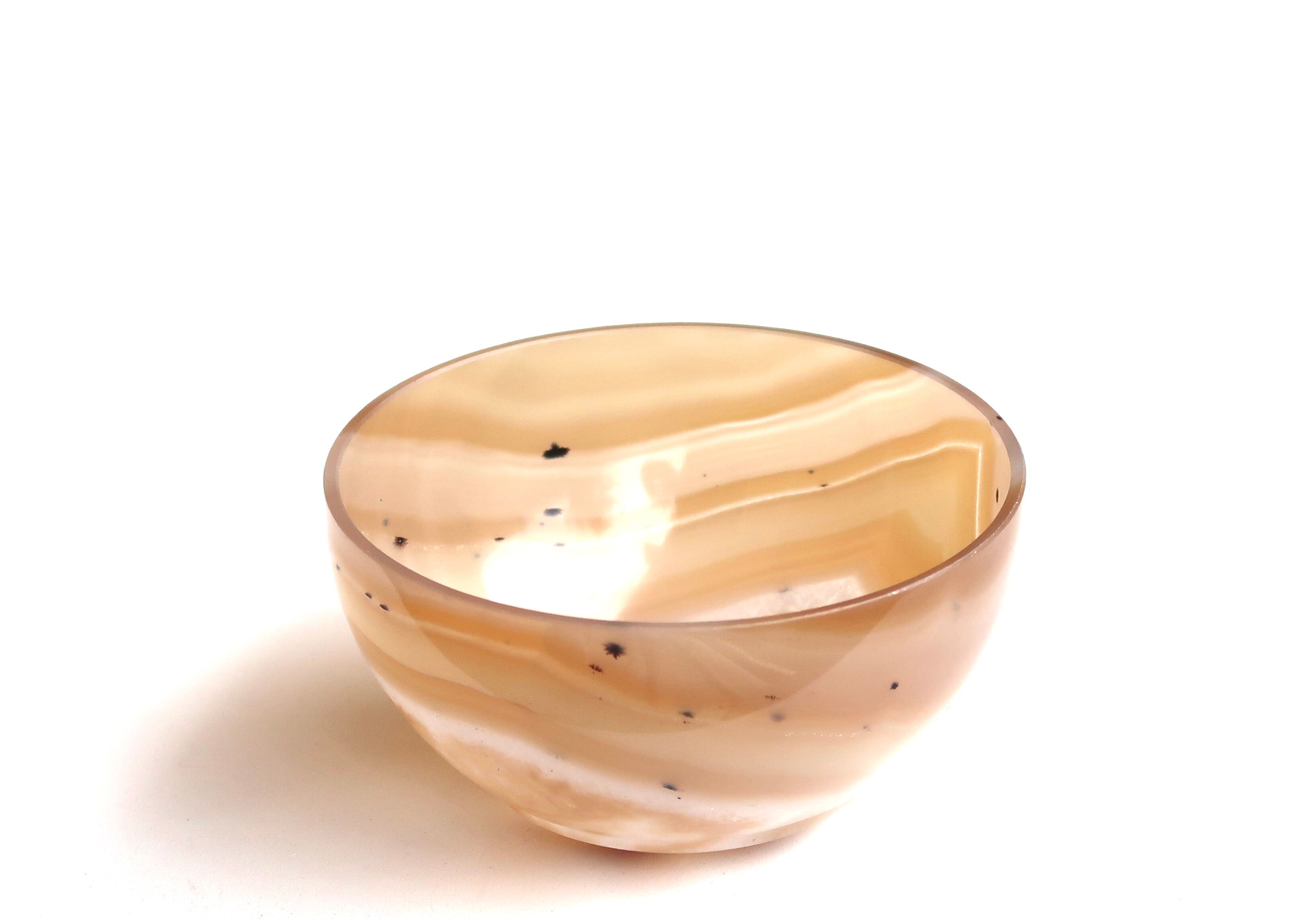 Empty pocket cut in agate