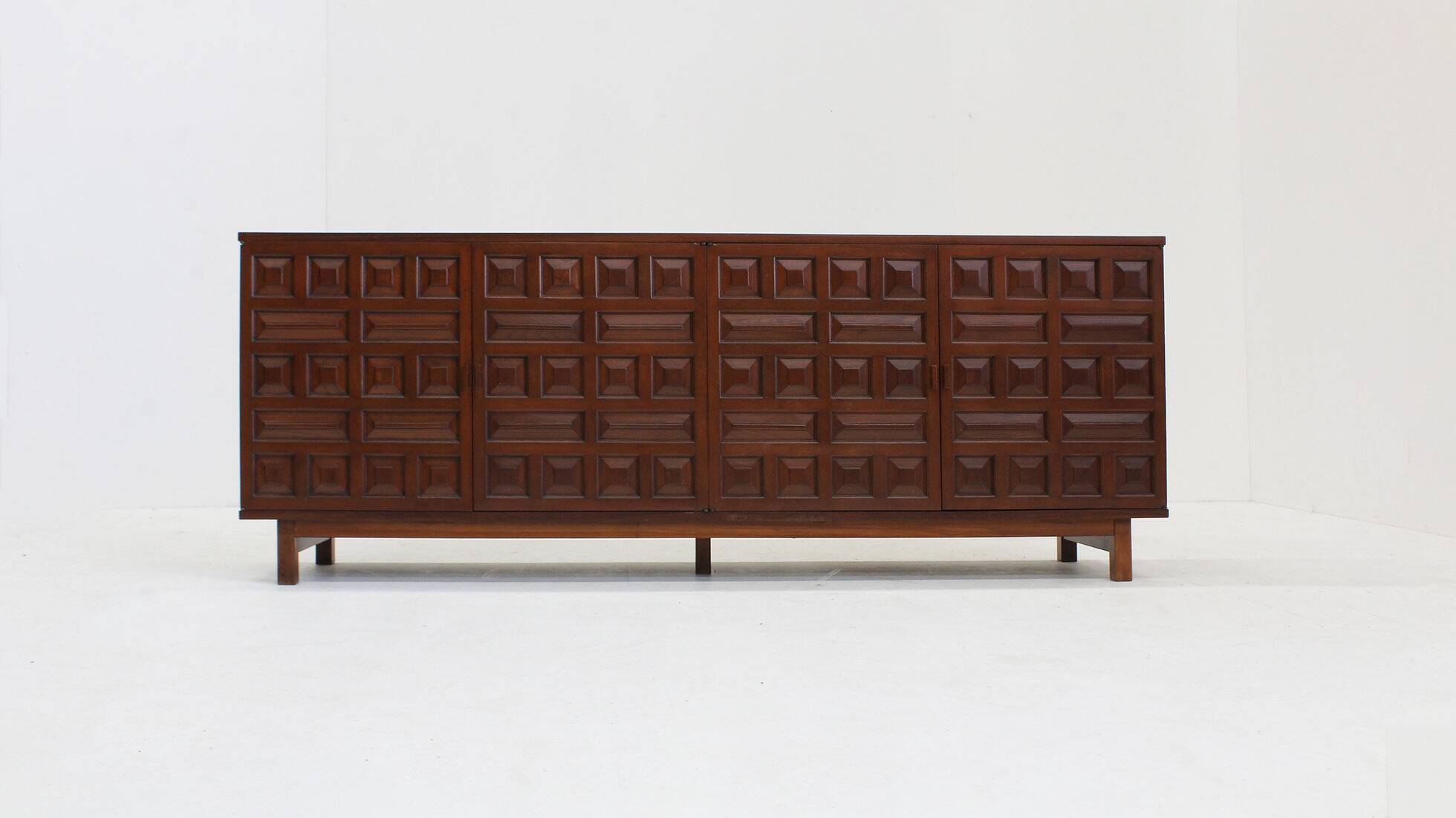 Buffet crédence brutaliste espagnol vintage des années 1970