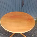 Scandinavian extendable round table