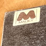 Majestueuse lampe de table en loupe d'orme, C.Mahey design 1970