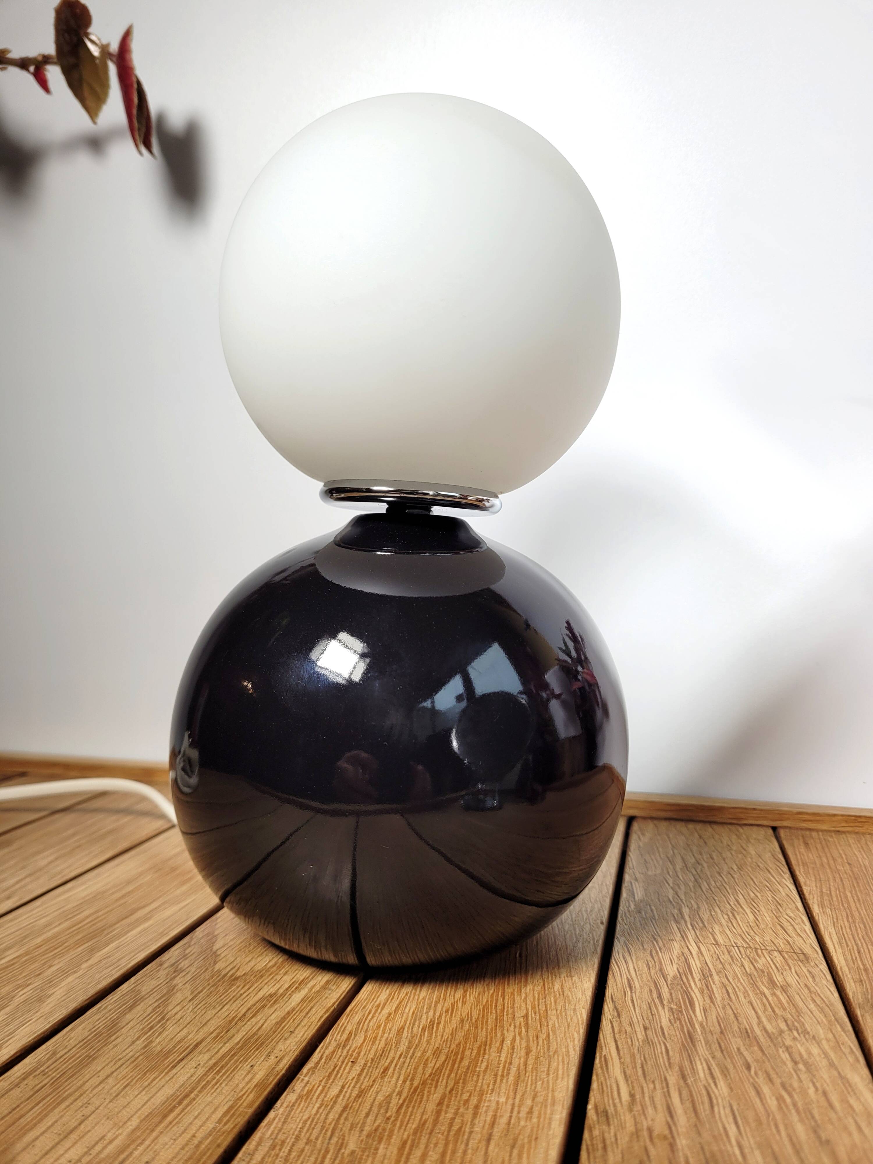 Vintage 1980 globe ball table lamp