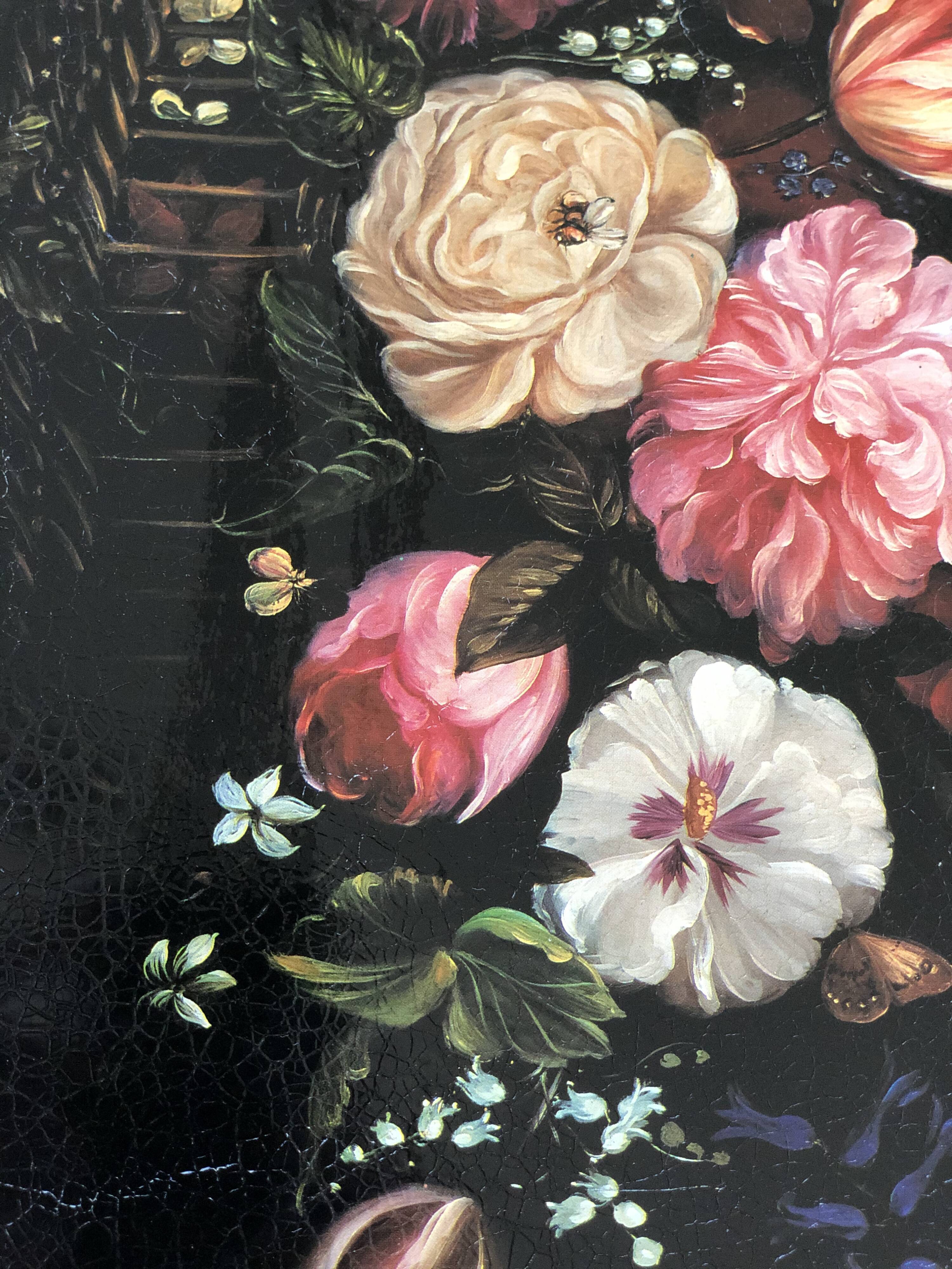 Black tray with floral motifs