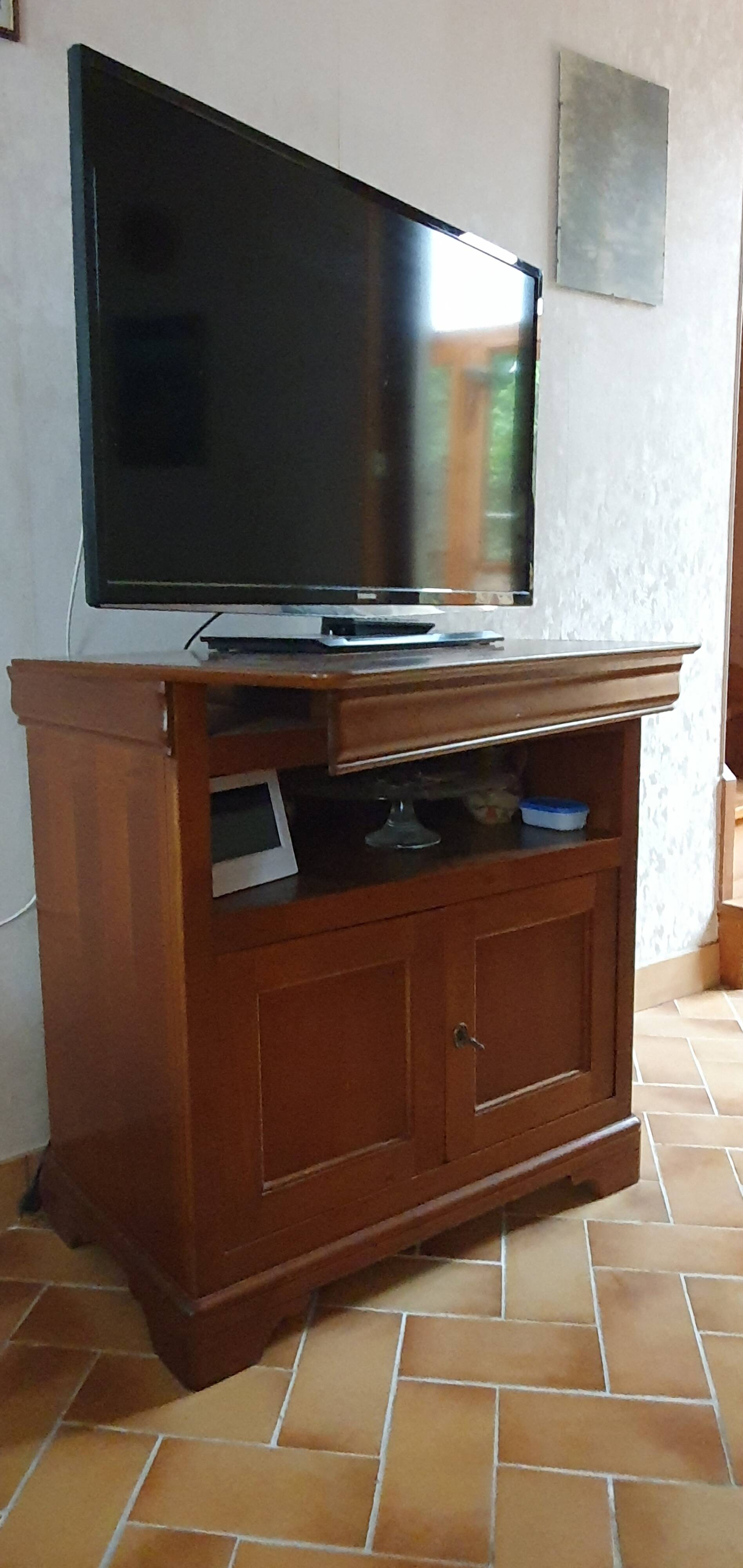 Cherry wood TV unit