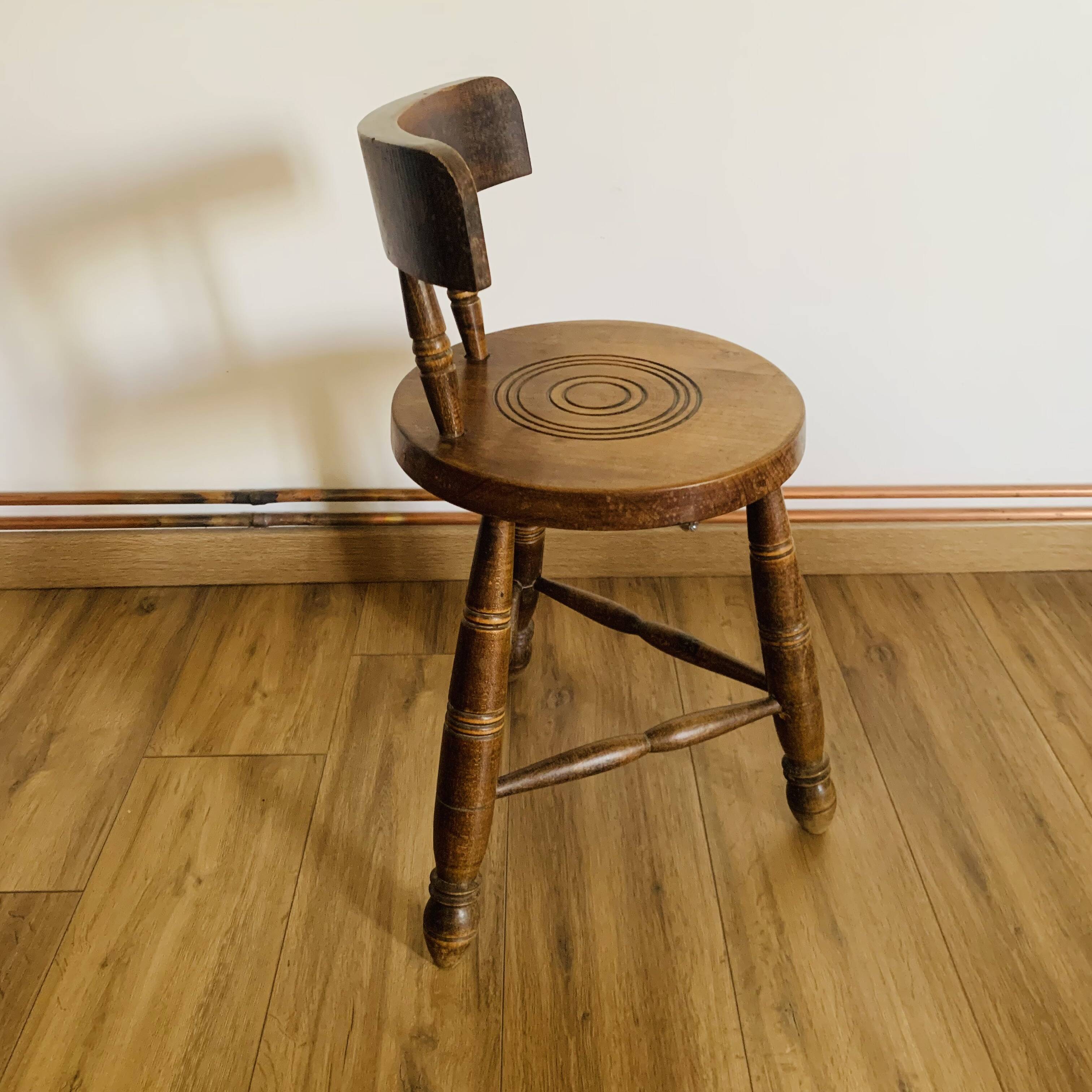 Tripod stool with backrest