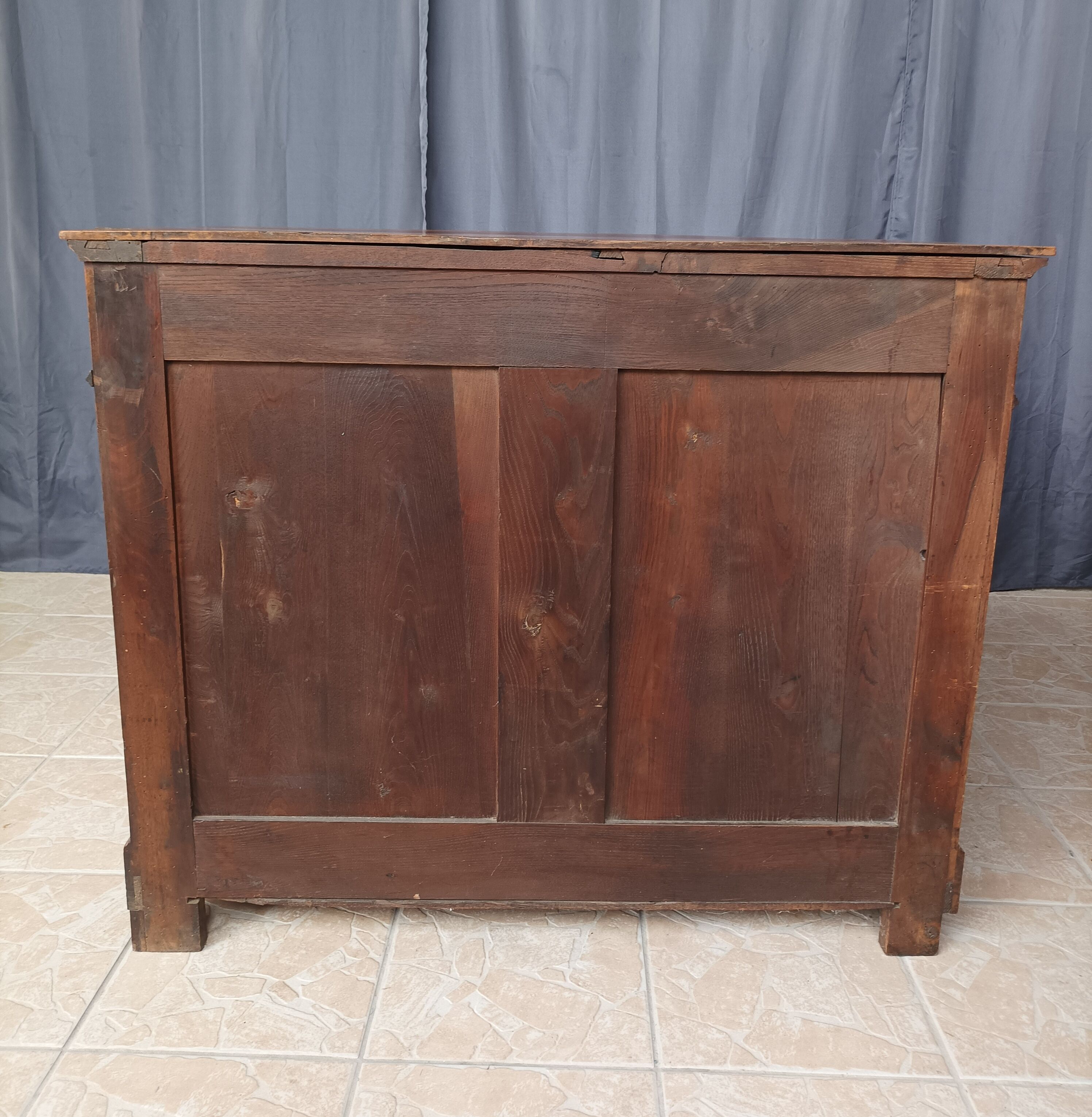 Louis Philippe chest of drawers in walnut bramble