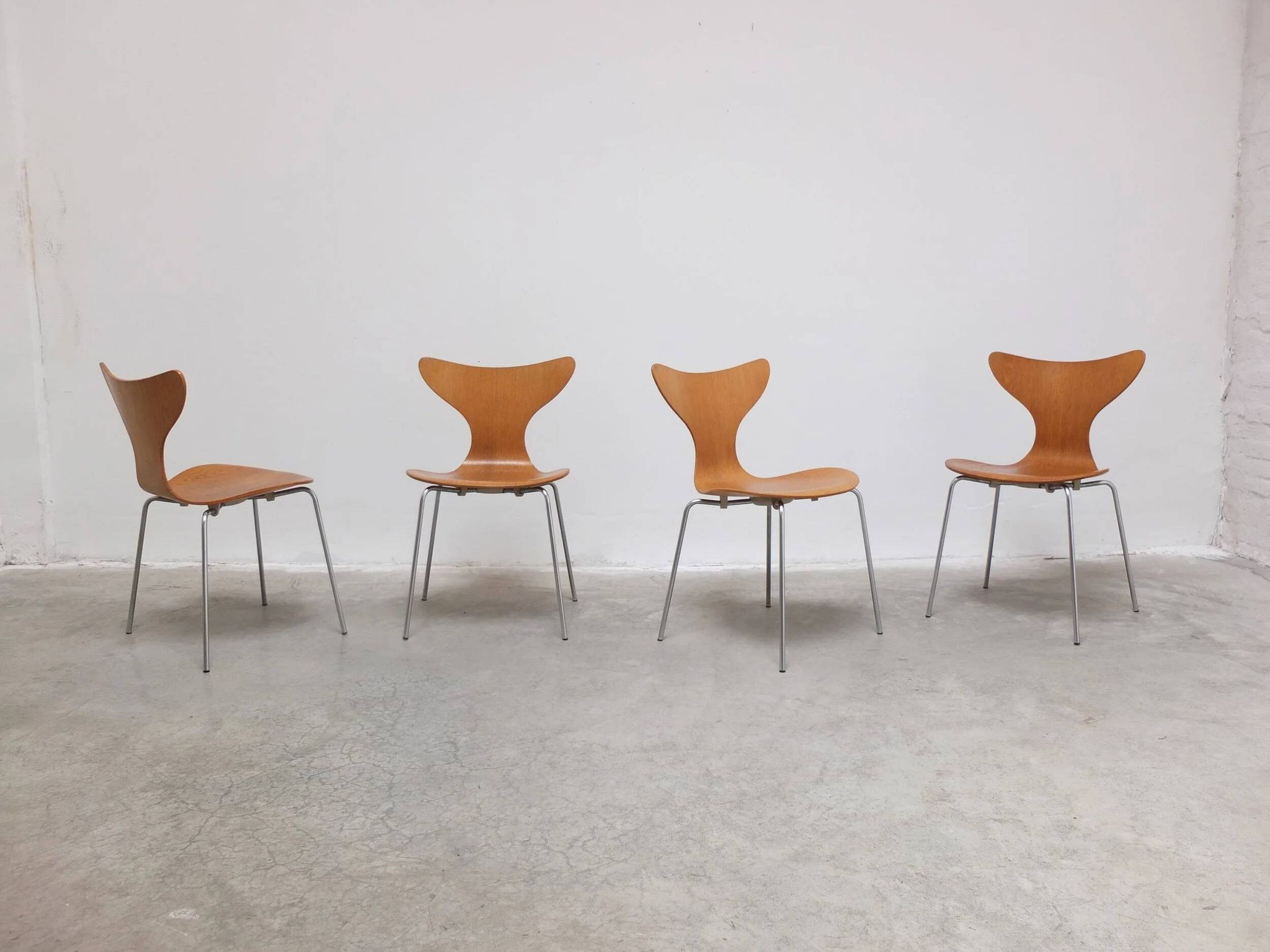 1st edition set of 4 'Lily' chairs in oak by Arne Jacobsen for Fritz Hansen, 1969