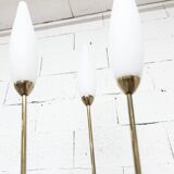 Lampadaire à 3 branches de 1960 laiton doré, fonte et opalines