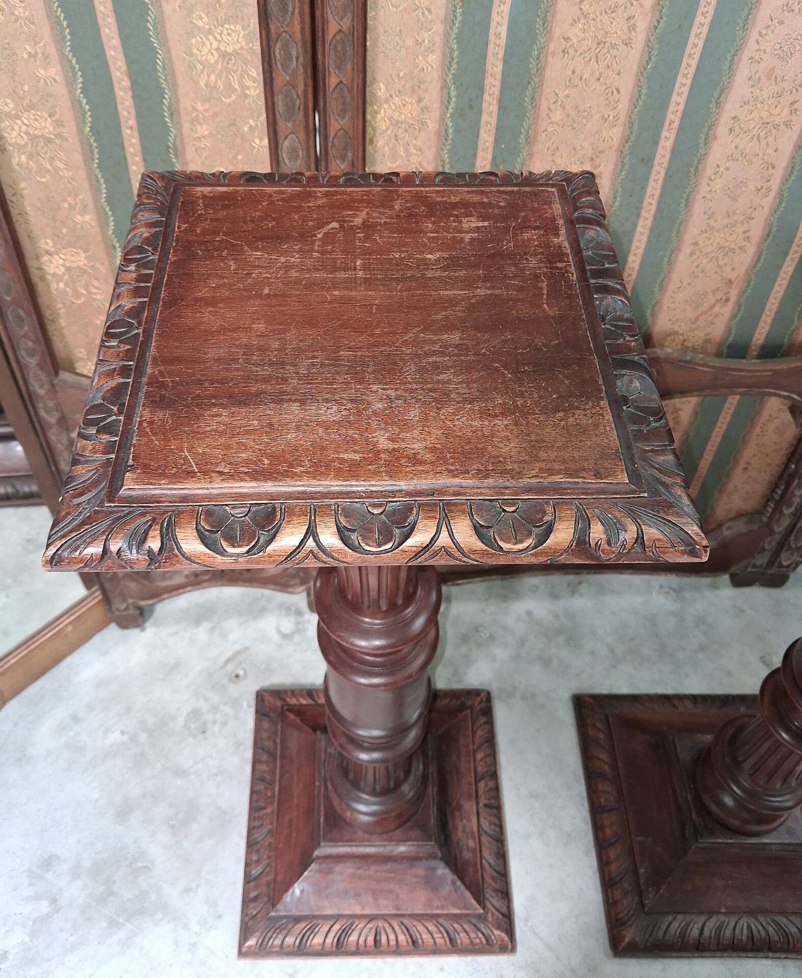Pair of Renaissance-style stools in walnut - 19th century.
