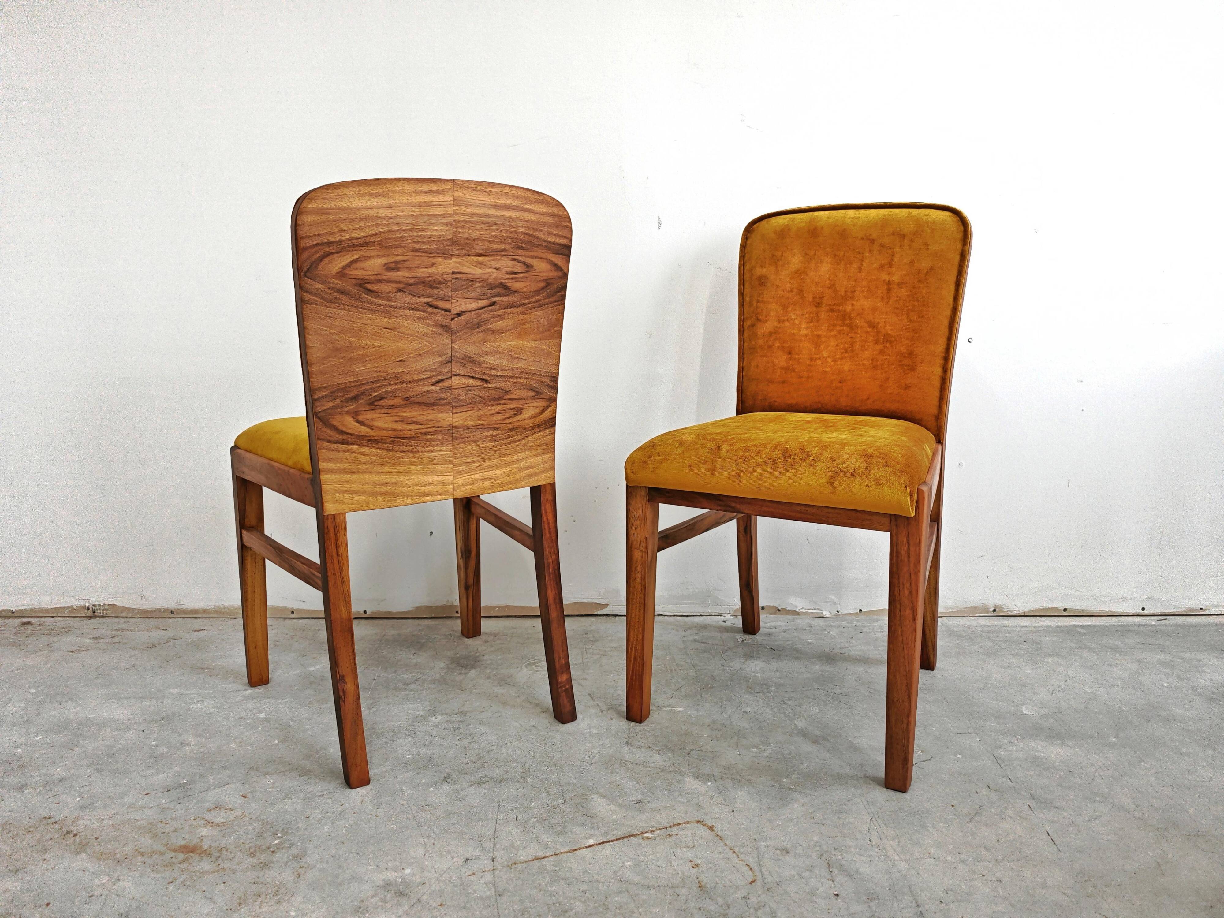 Set de 4 chaises Art Déco en placage de racine de noyer, velours