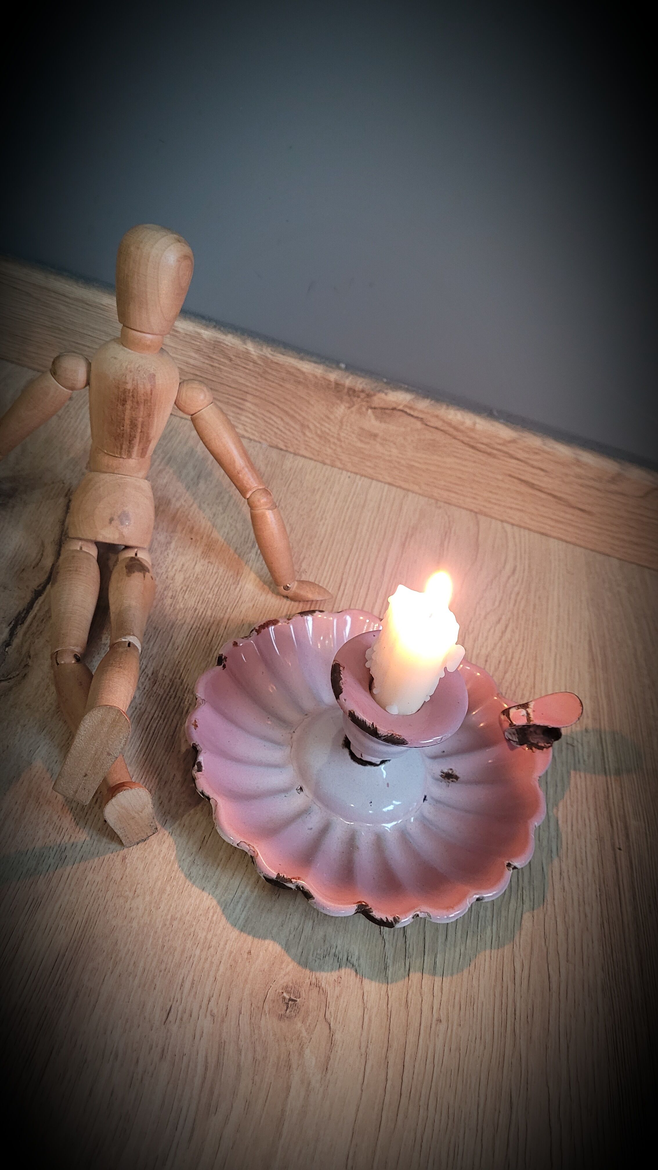 Candle holder enamelled pink cellar rat