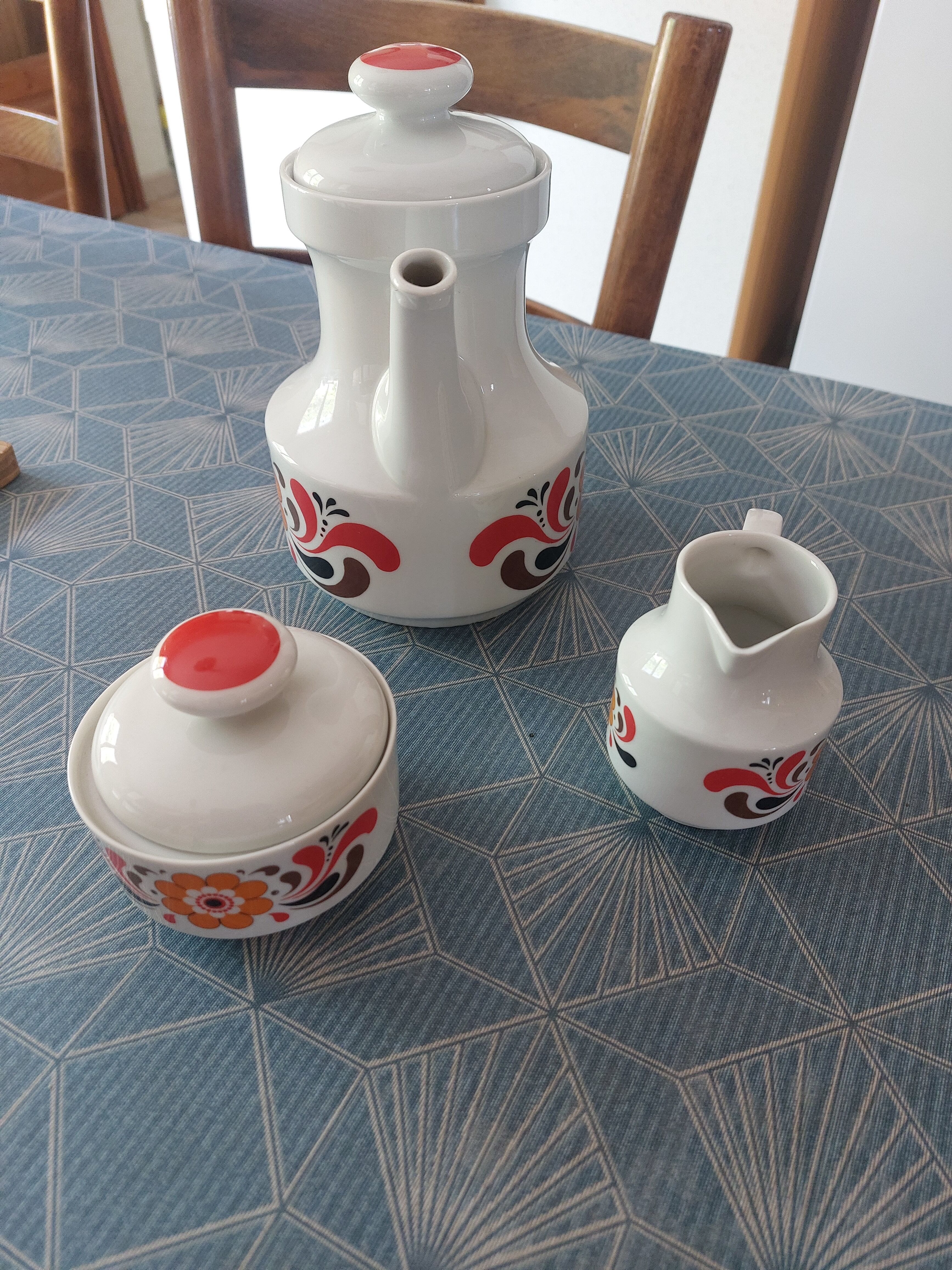 Vintage café service