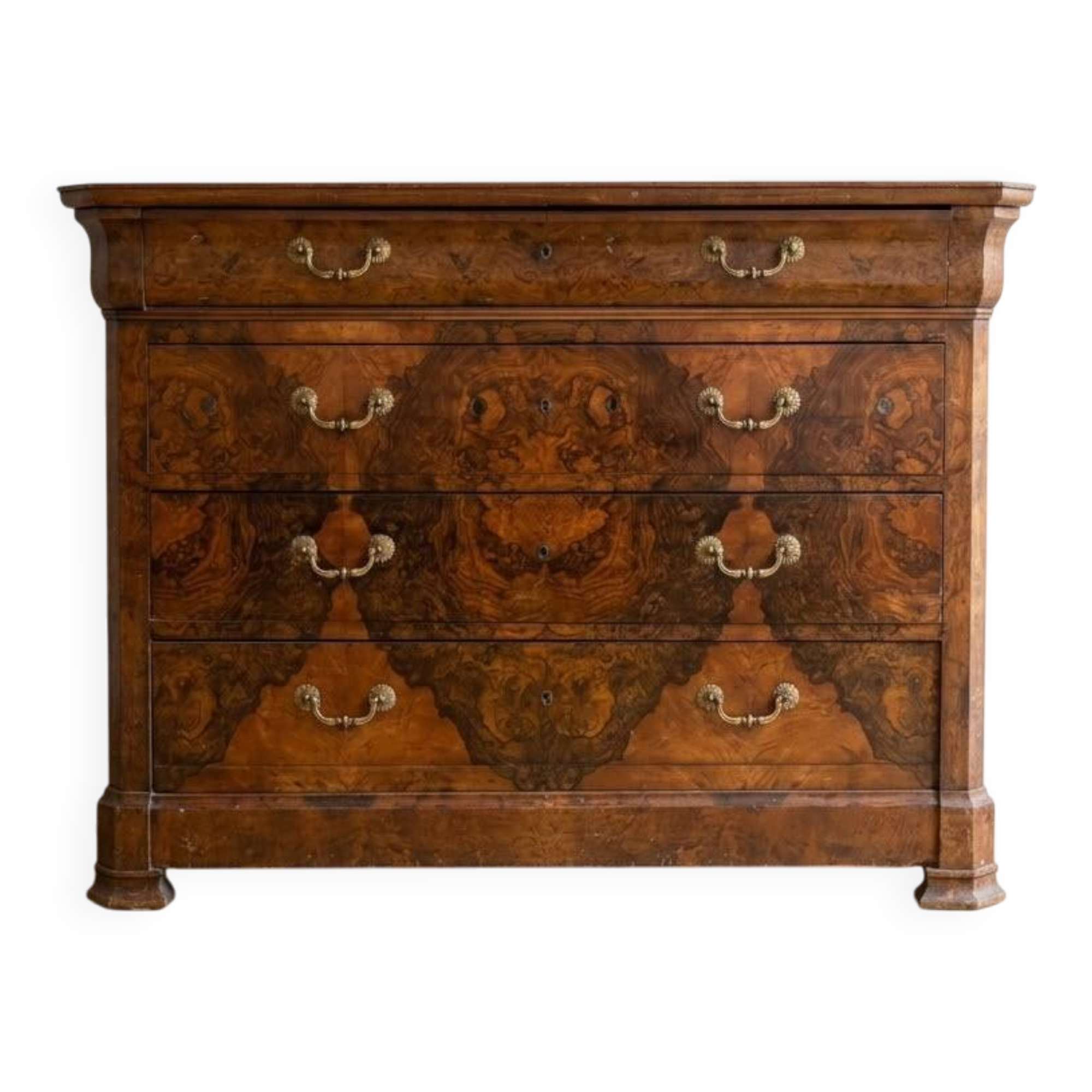 Antique wooden chest of drawers with 4 drawers.
