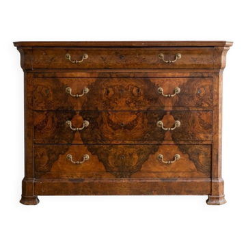 Antique wooden chest of drawers with 4 drawers.