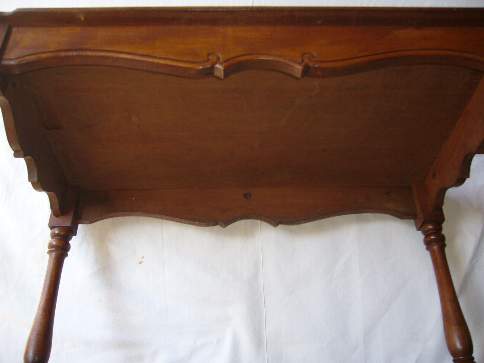 Table d'écriture ancienne en bois à pieds tournés