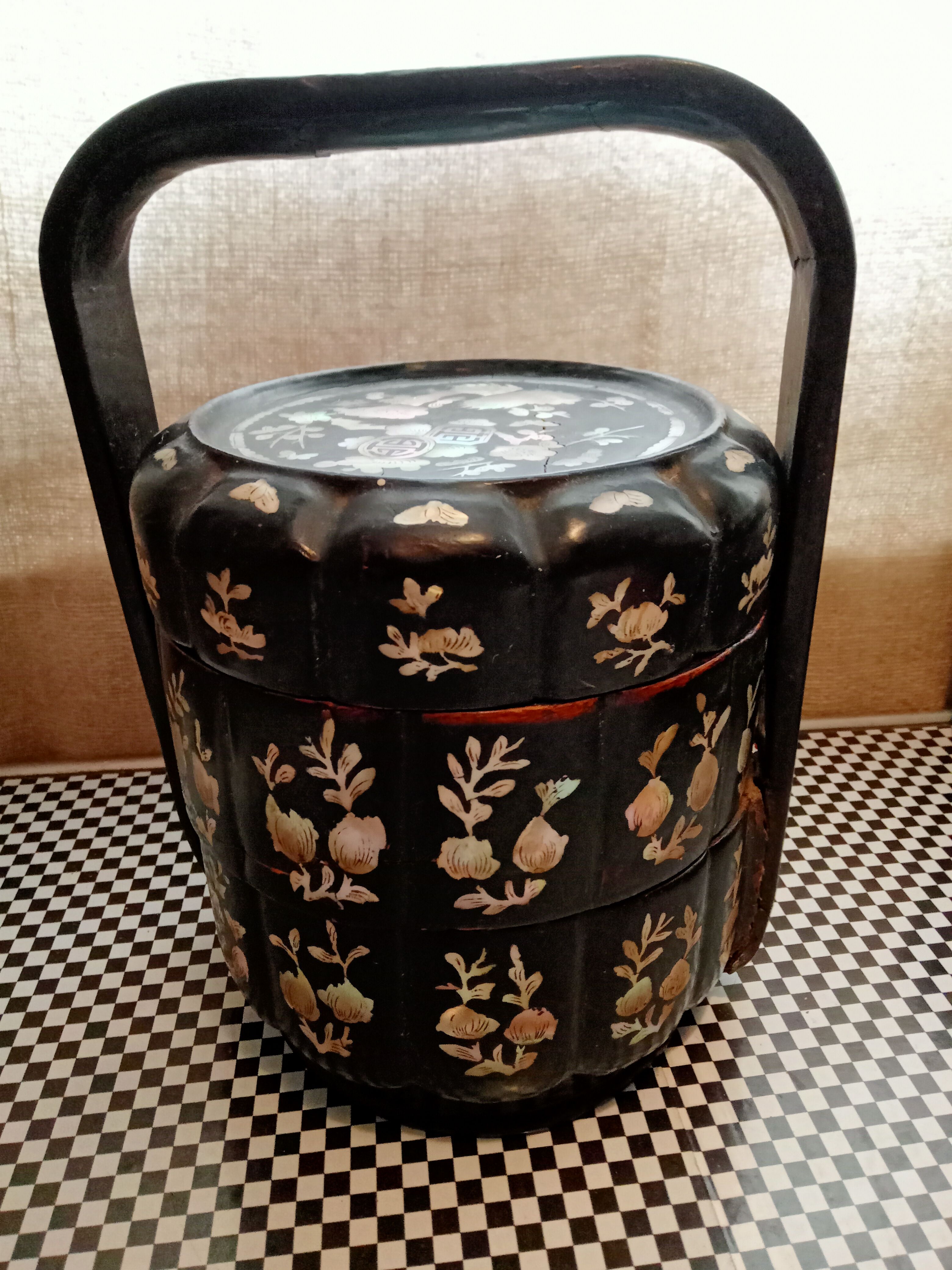 Box in lacquer and mother-of-pearl Tonkin 19th