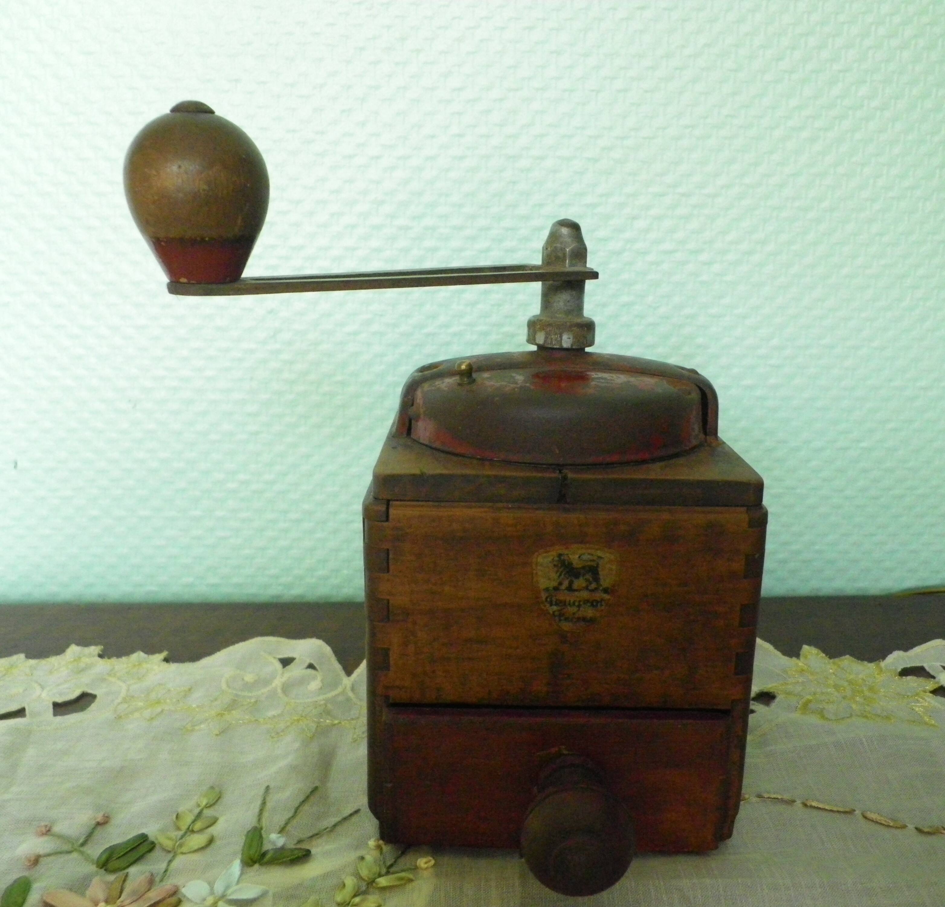 Original coffee grinder, Peugeot Frères