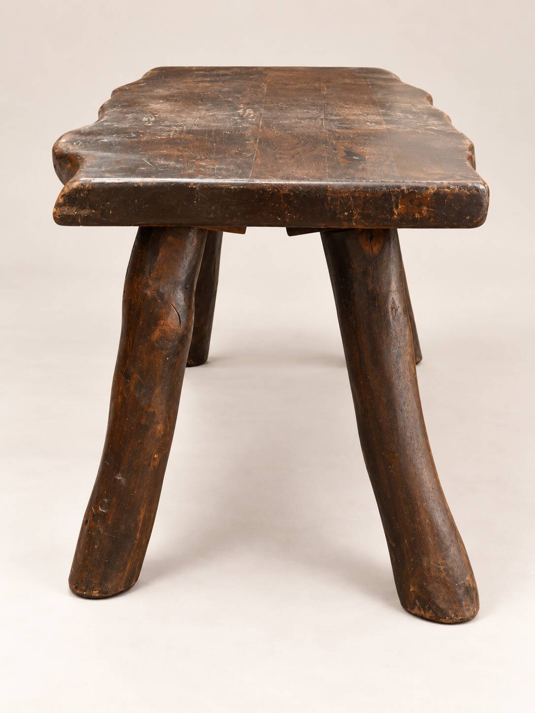 Rustic coffee table in solid wood – brutalist spirit