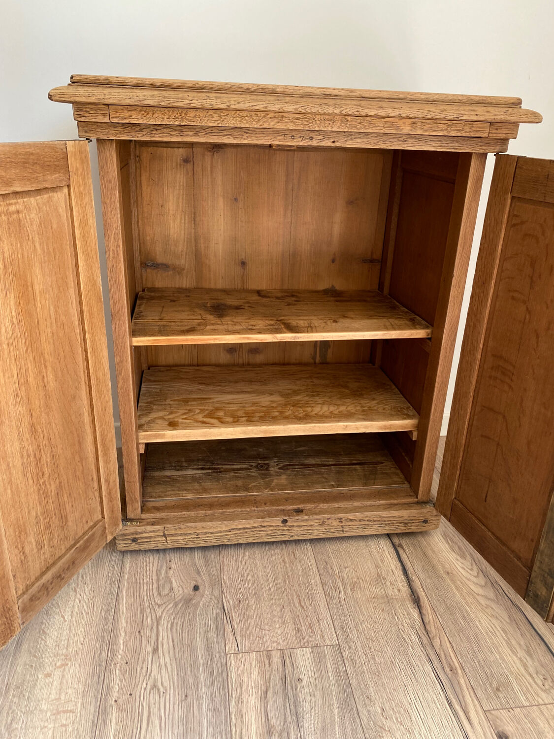 Storage cabinet