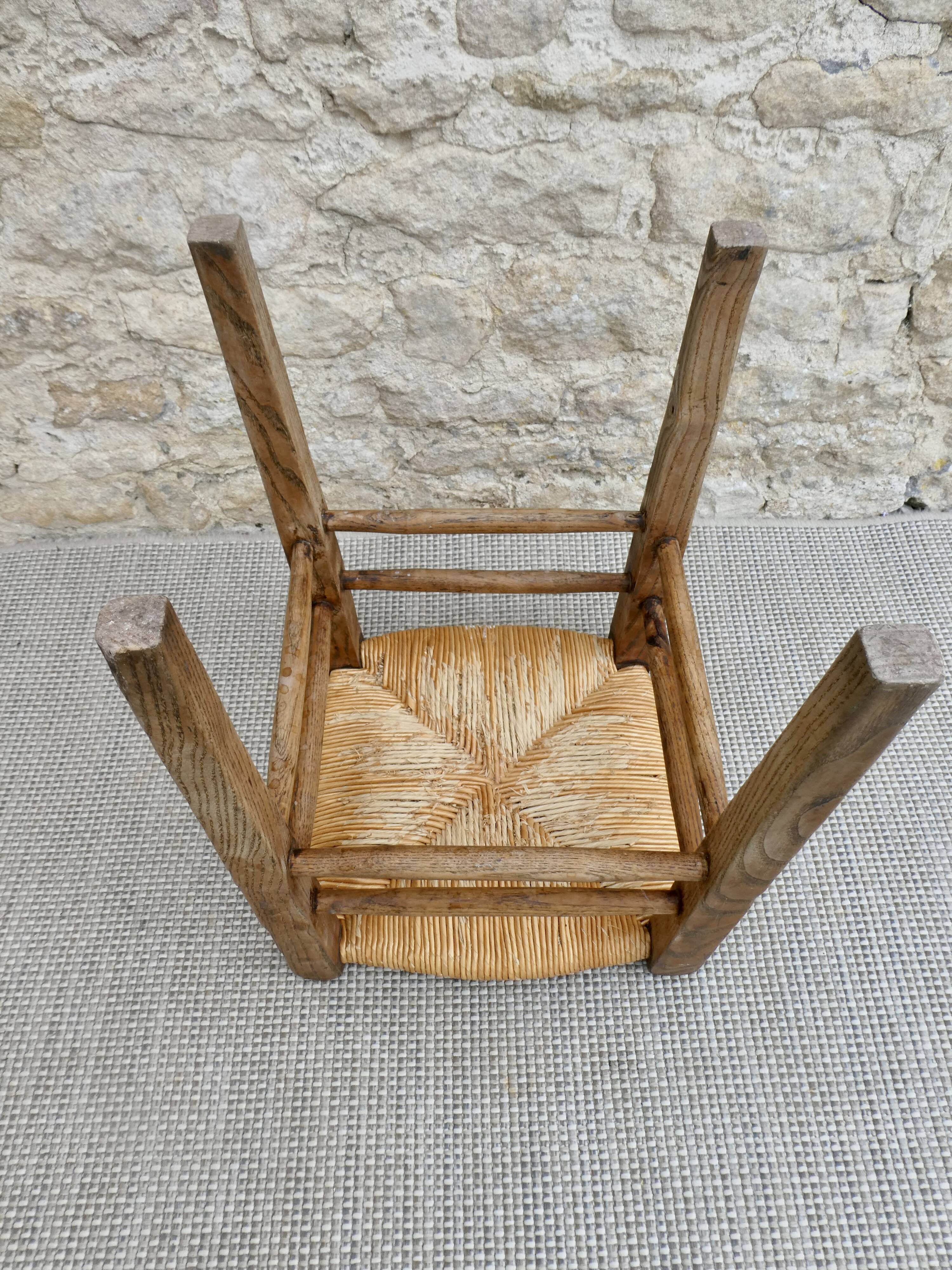 Wooden stool and mulched seat