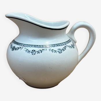 Small vintage earthenware pot