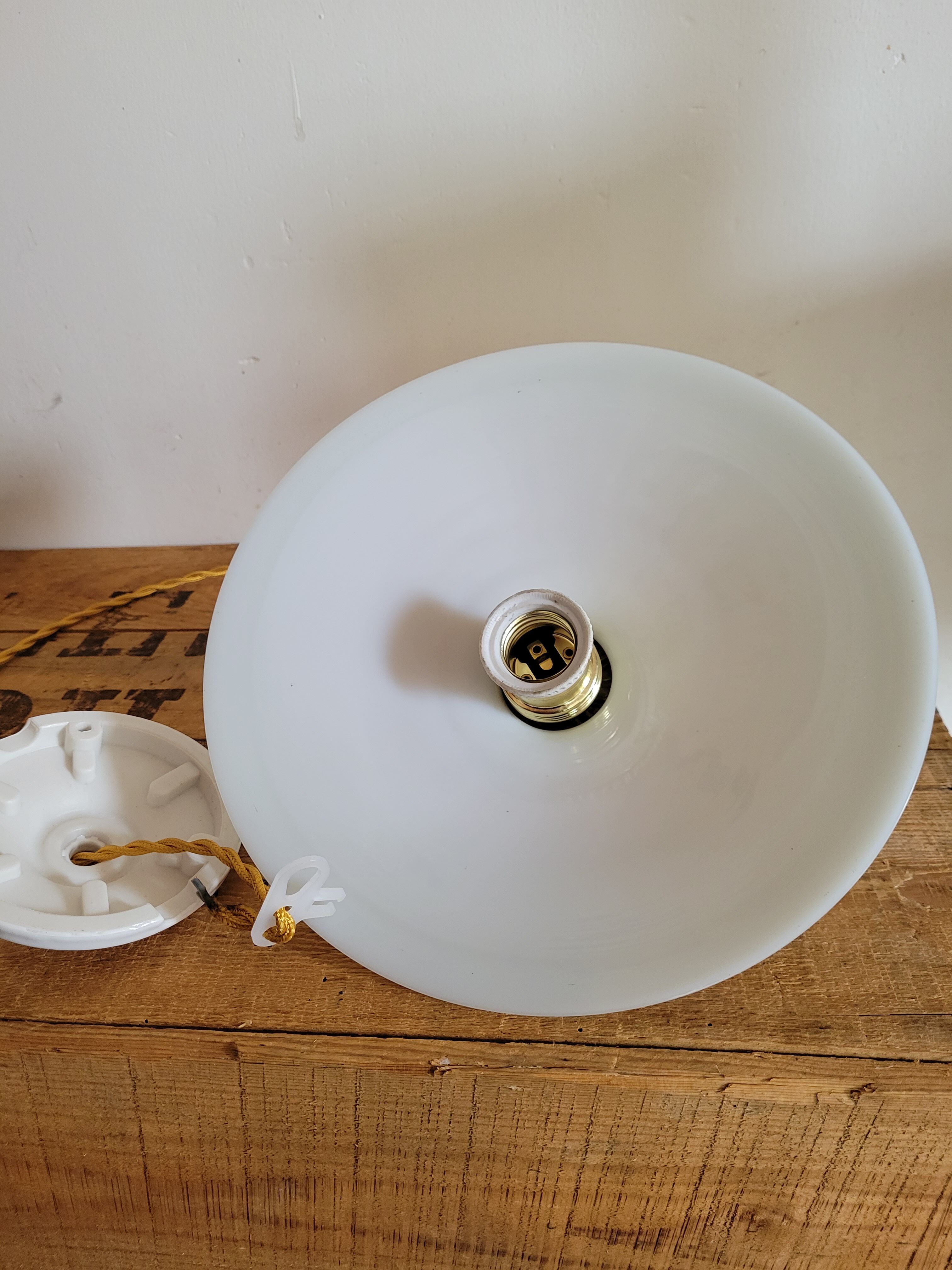 Smooth opaline hanging lamp