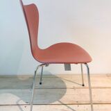 Chair serie 7 3107 by Arne Jacobsen for fritz hansen