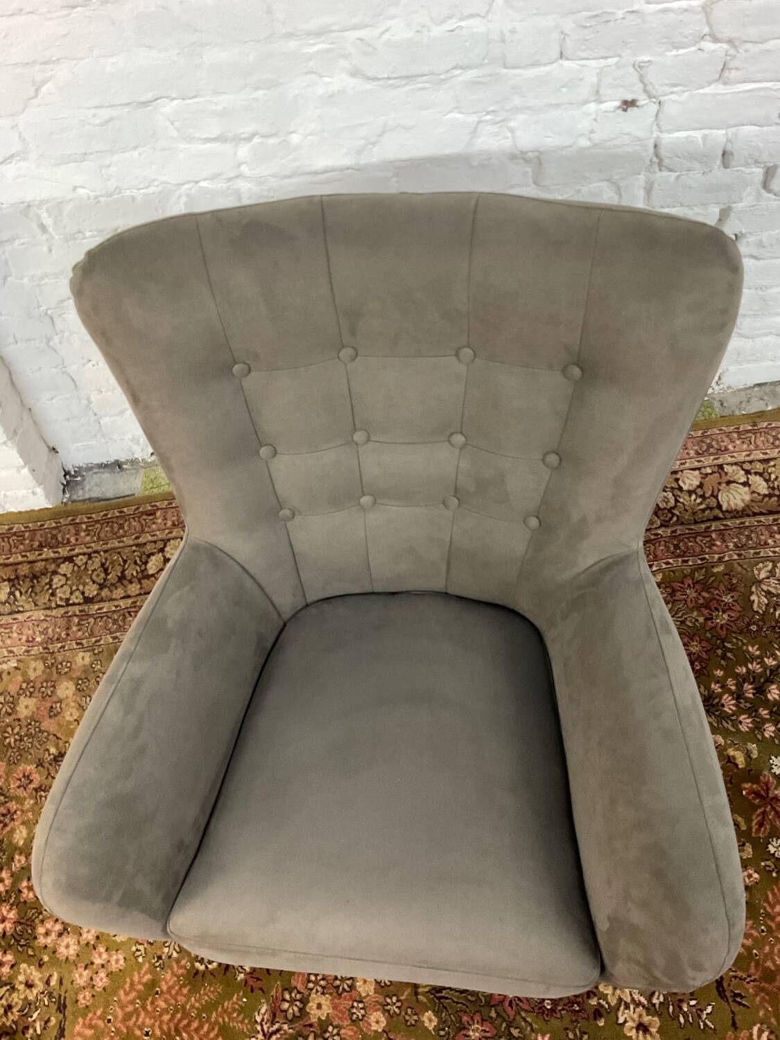 Swivel armchair in velvet fabric and metal