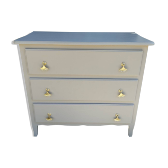 Classic chest of drawers