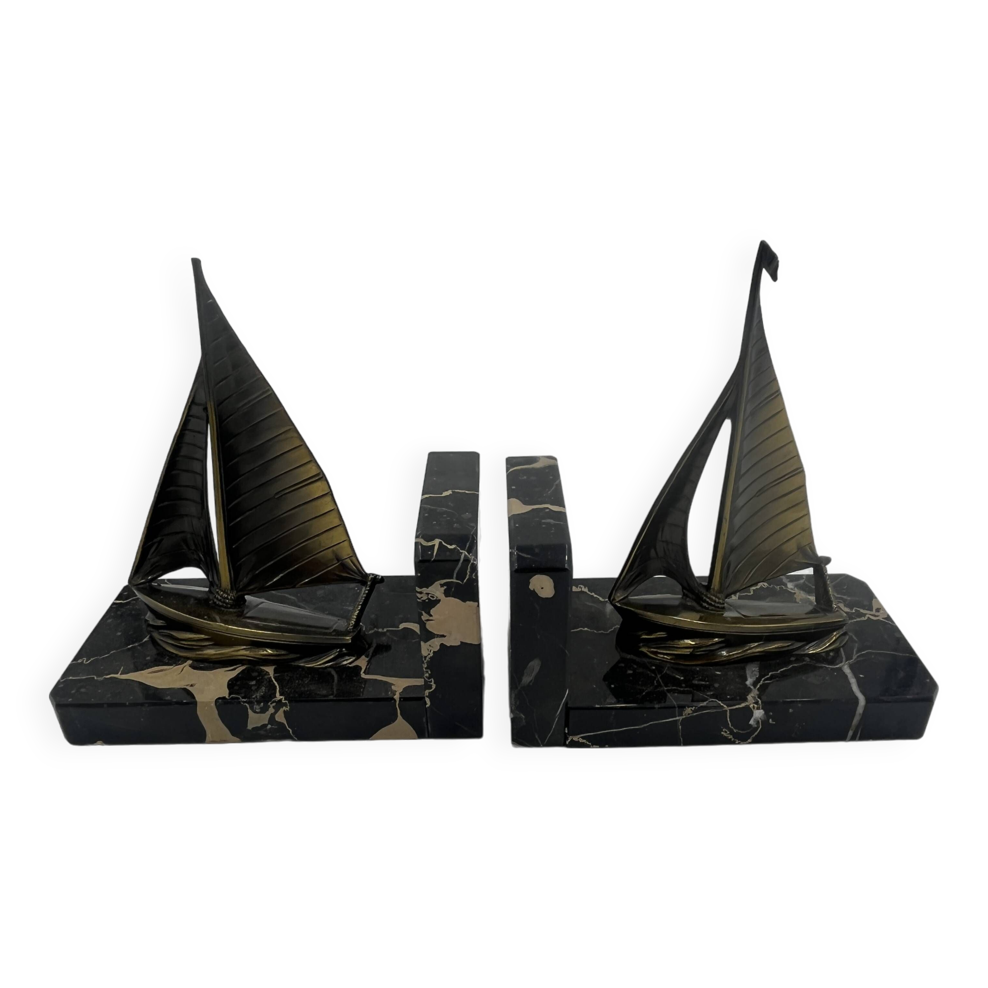 Serre-livres Voilier en marbre et bronze, Art Déco