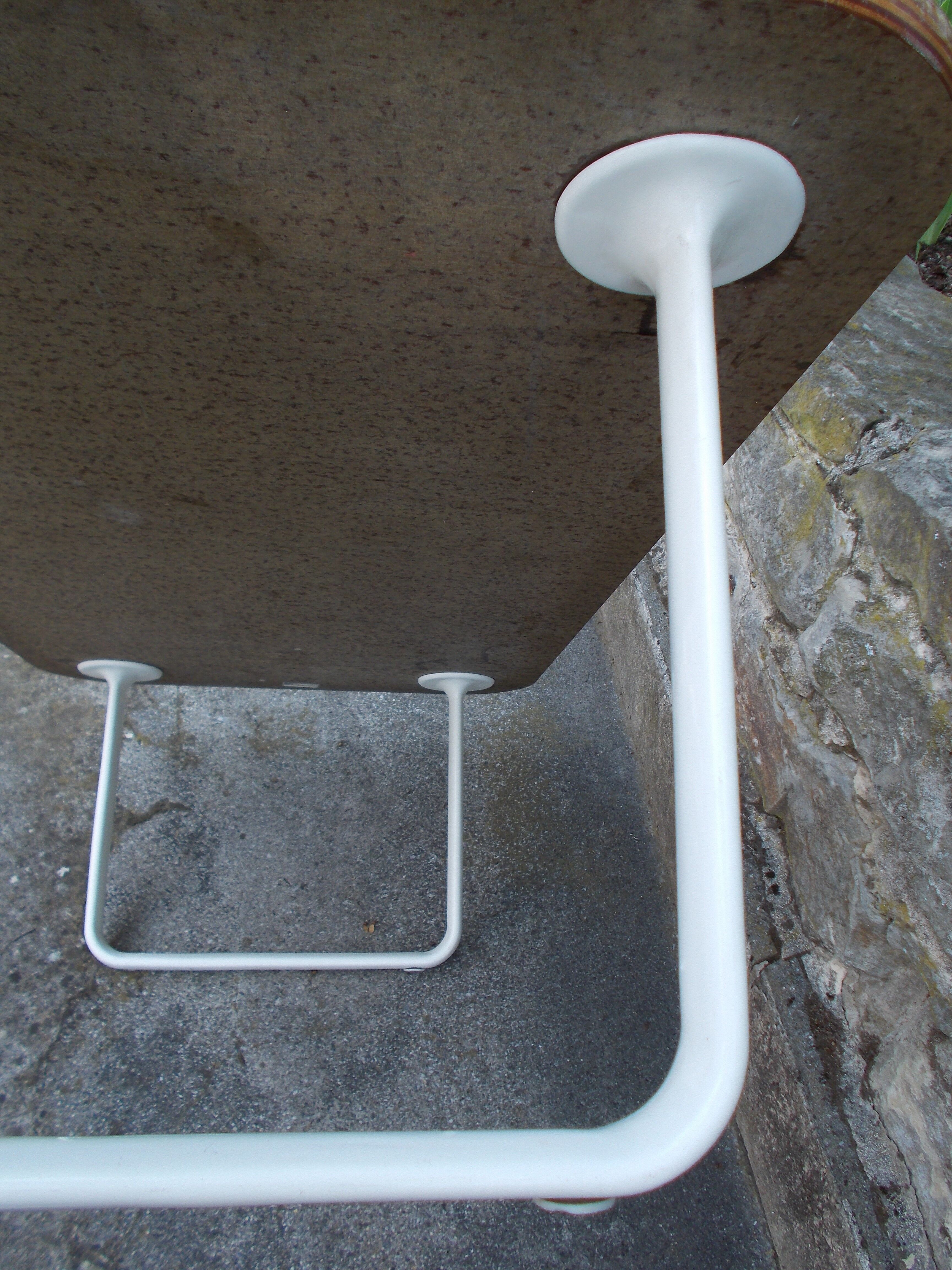 Bench designed by Bruce Hannah and Andrew Morrison, published by Knoll