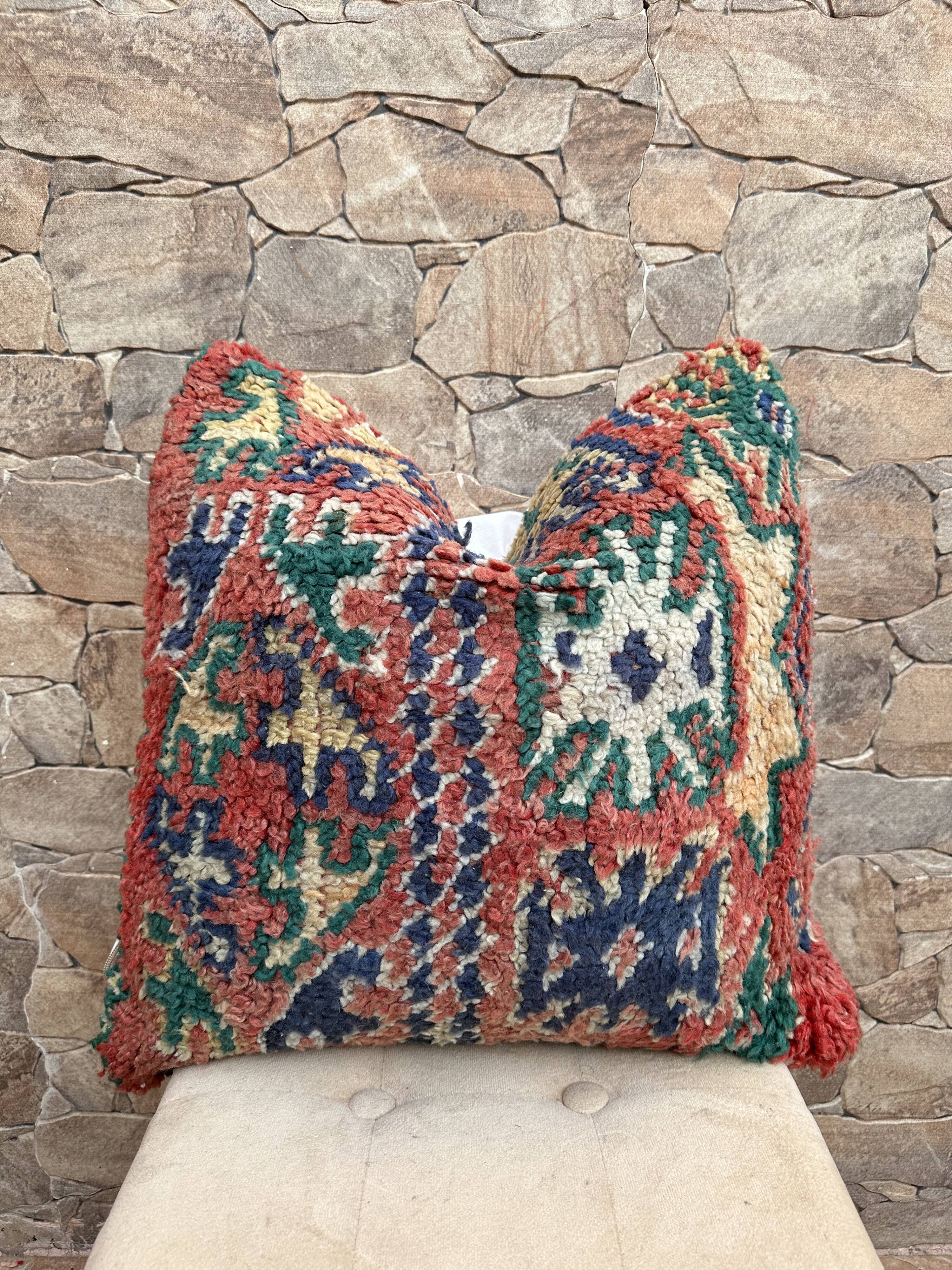 Vintage Berber cushion in purple wool handmade in Morocco