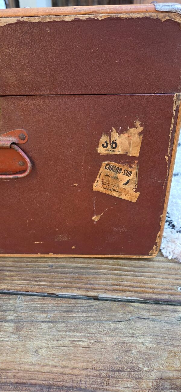 Malle ancienne en bois