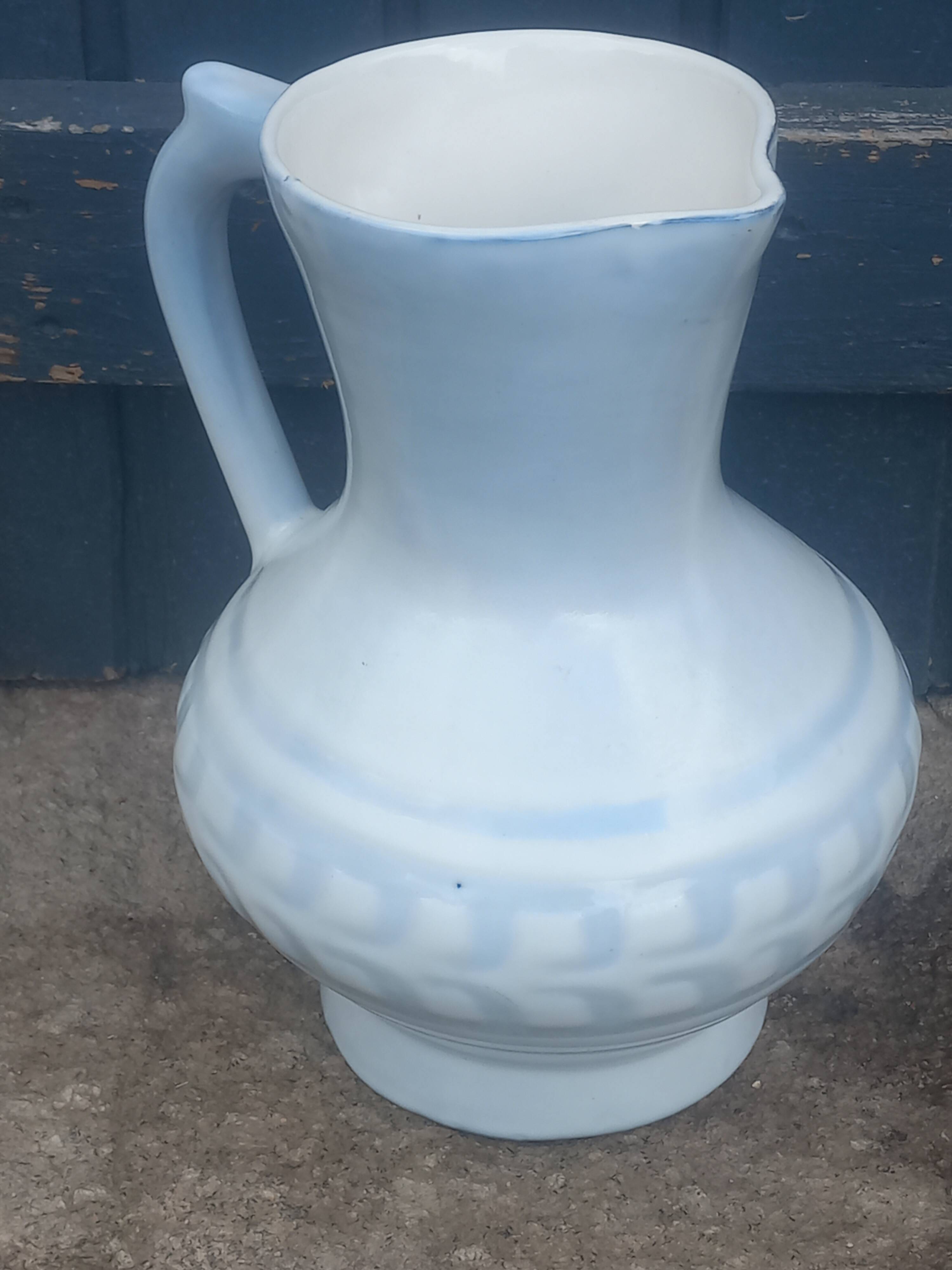 Roger Capron pitcher vase in Vallauris ceramic