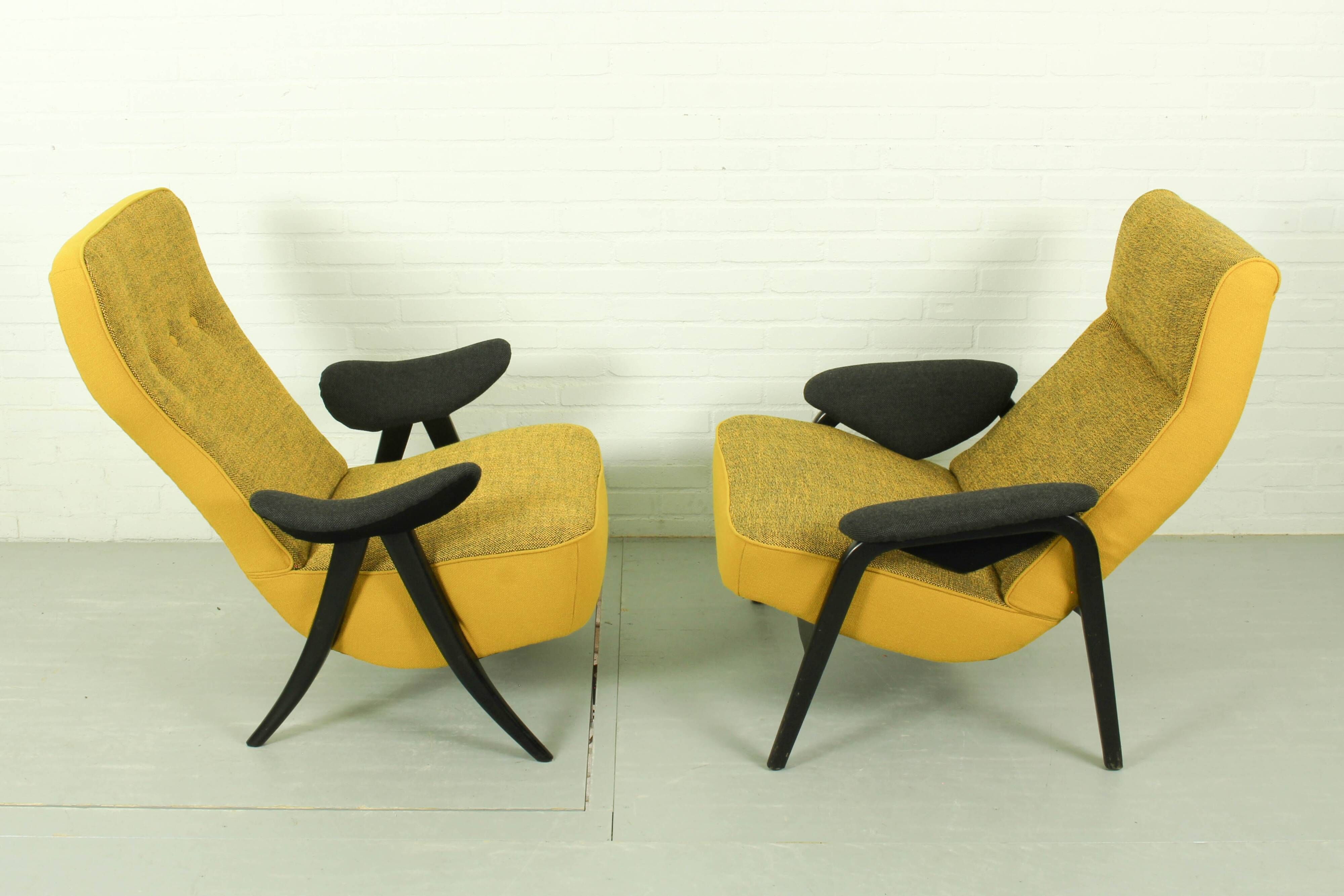 Theo Ruth pour les chaises Artifort Modèle 107 et 137 en Hallingdal Kvadrat.