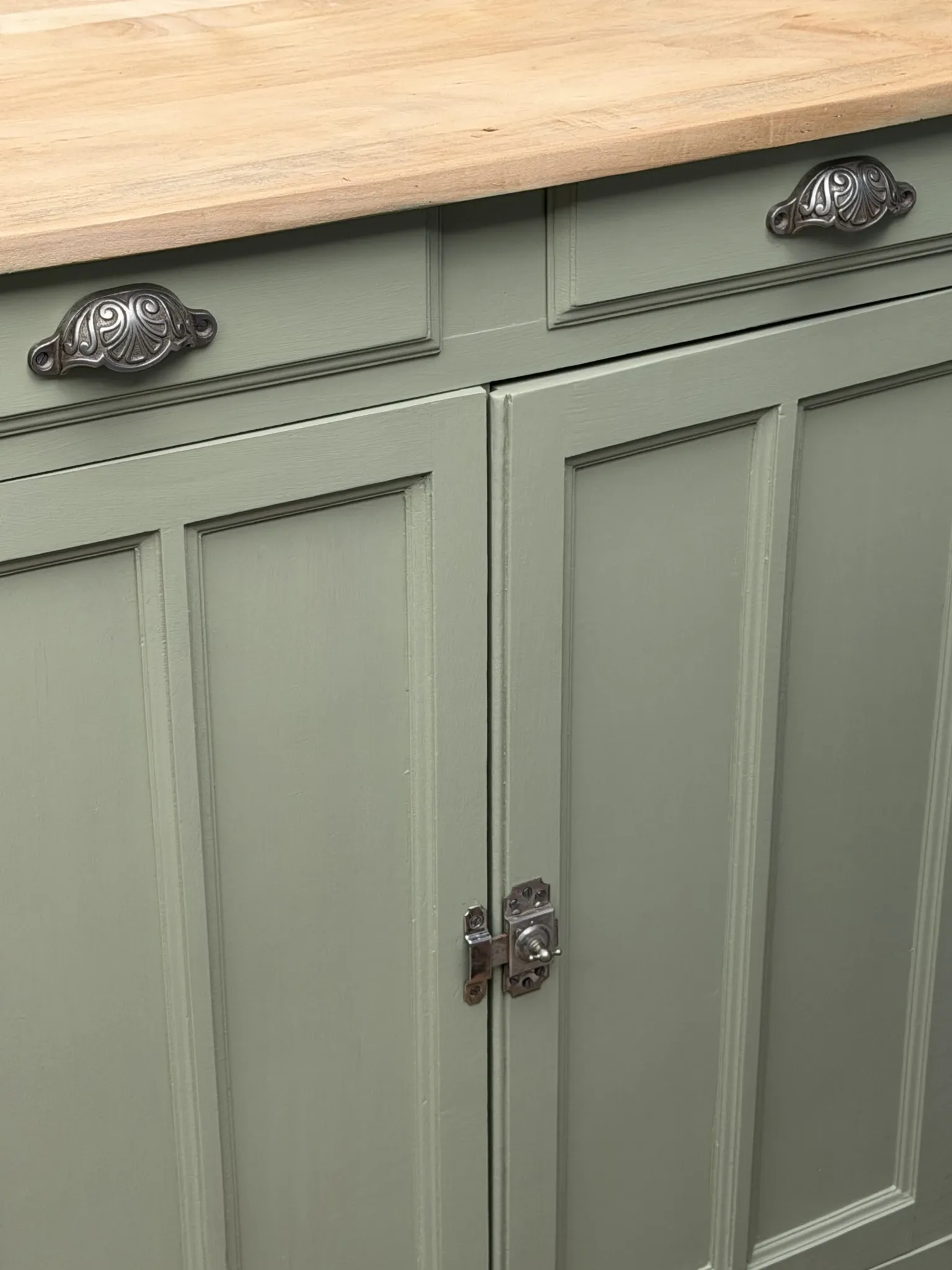 Renovated khaki Art Deco Parisian buffet in beech.