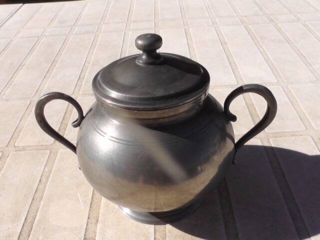 Fine pewter tea pot