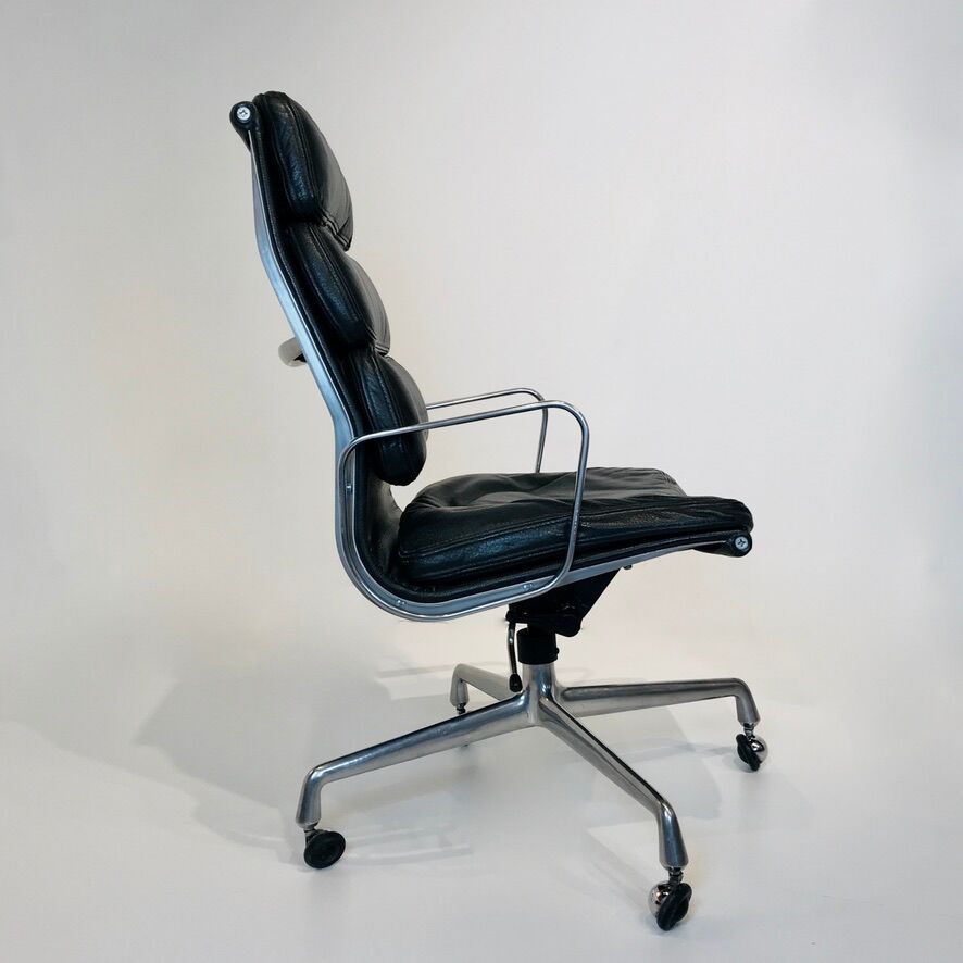 "EA 219" office chair designed by Charles and Ray Eames for Herman Miller, USA of the 1970's.