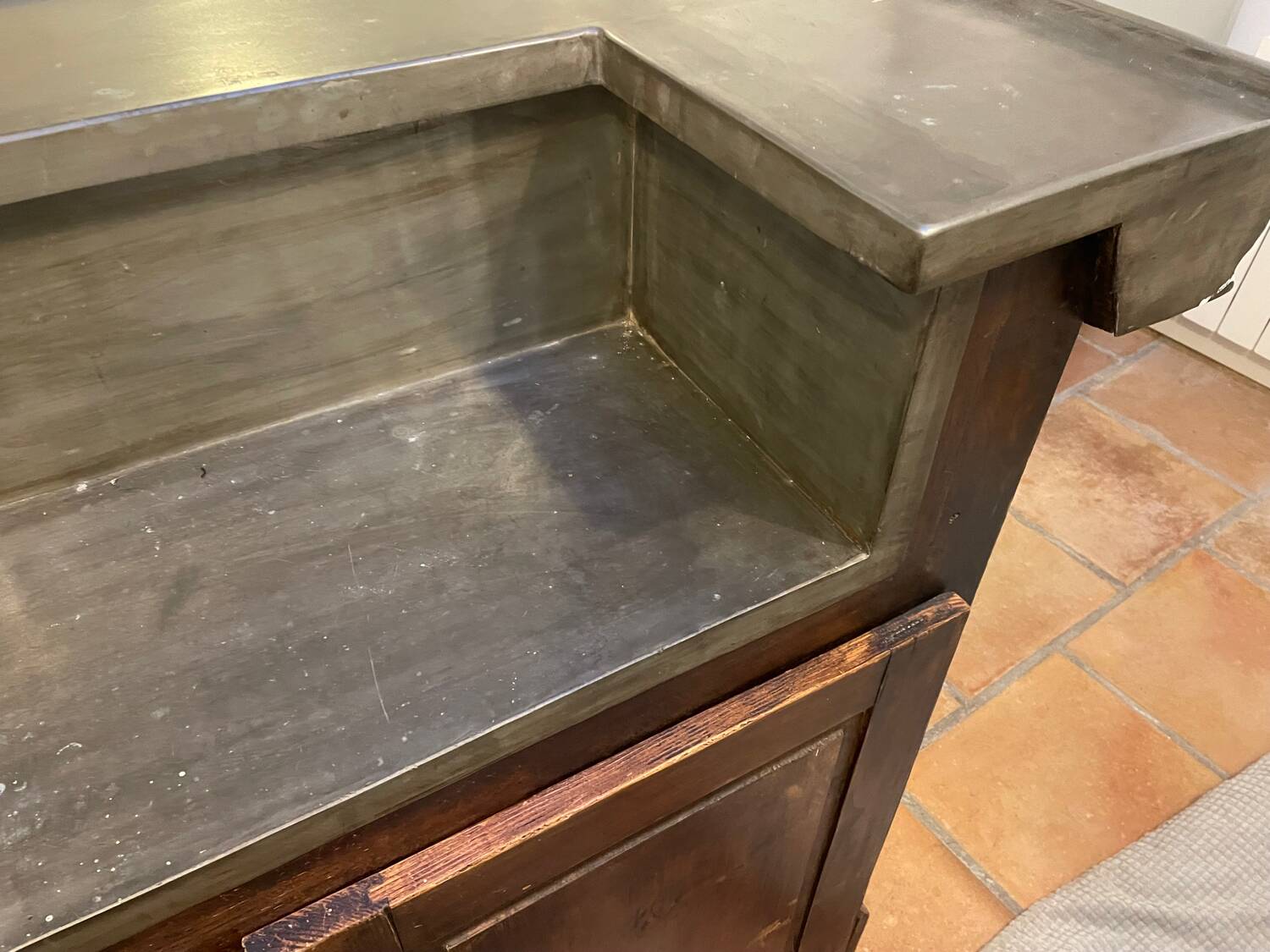 Tin bar counter from around 1920, approximately 1.70m.